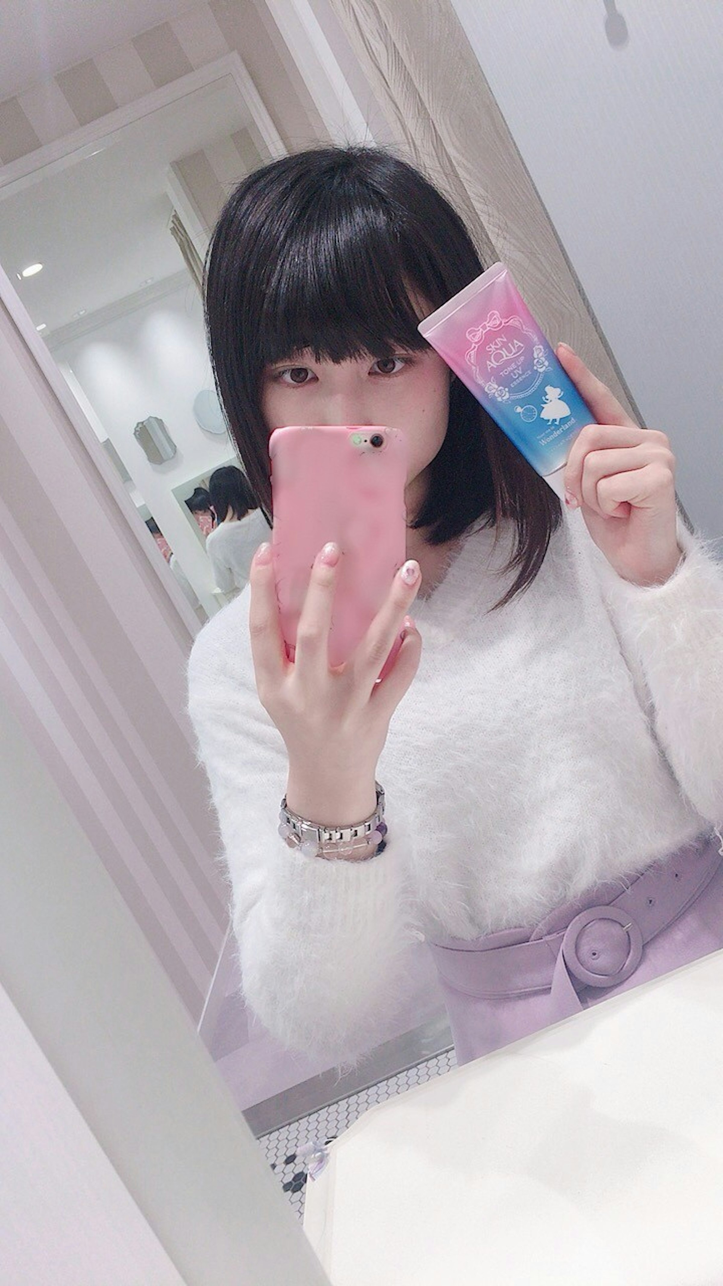 Rohto SKIN AQUA Tone Up UV Essence Sunscreen, Sunscreen, Photography, Selfie, Rohto Pharmaceutical, , Social media, Alice, , Black hair, Photography, Hair, Skin, Pink, Forehead, Nose, Beauty, Eyebrow, Lip, Hairstyle, Hime cut