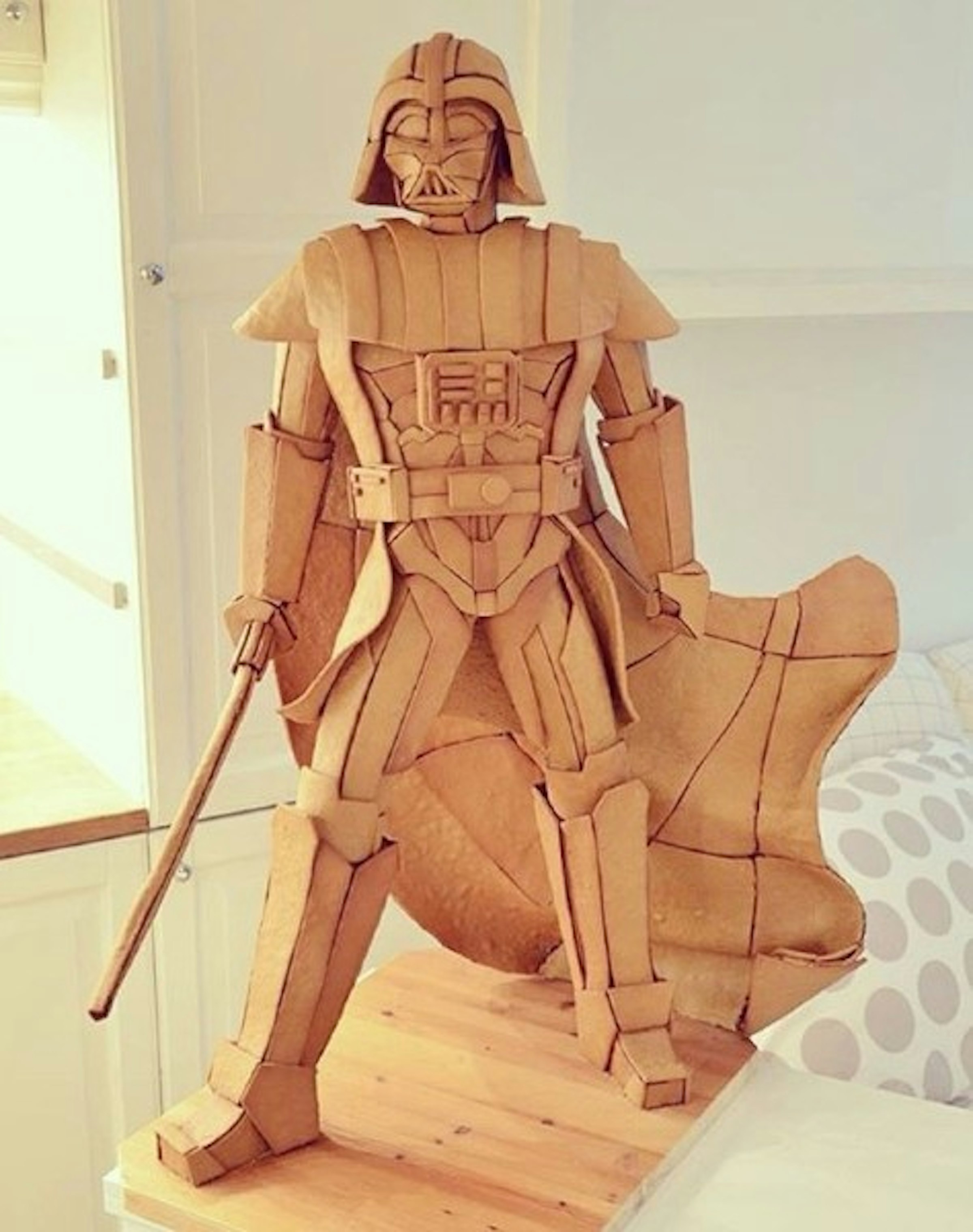 照片中包含了薑餅達斯·維德、達斯·維達（Darth Vader）、薑餅、達斯·維達雕像、死亡之星
