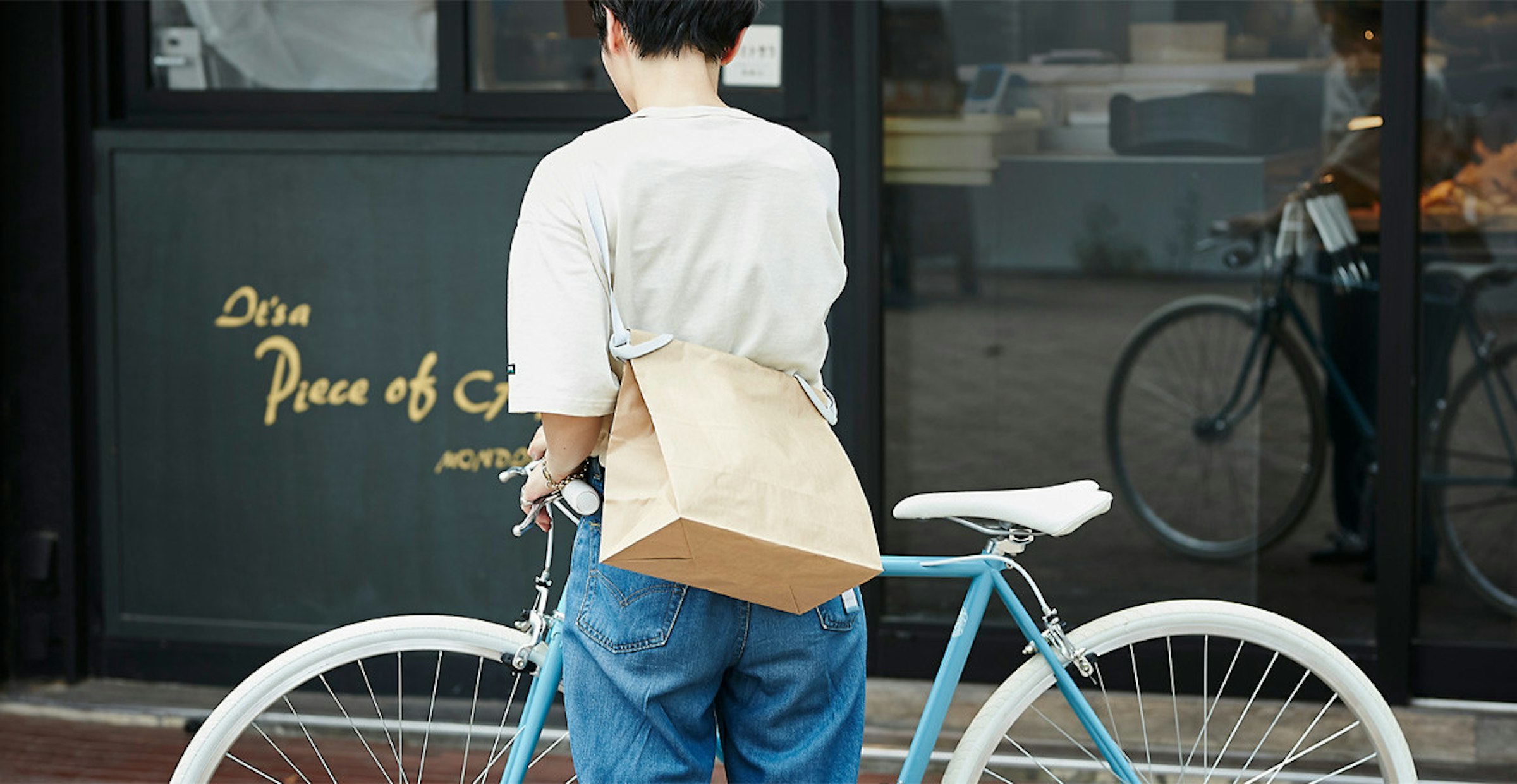 照片中提到了Disa、Peece of C、MONDO，包含了手提包、手提包、自行車、紙袋、斜挎包