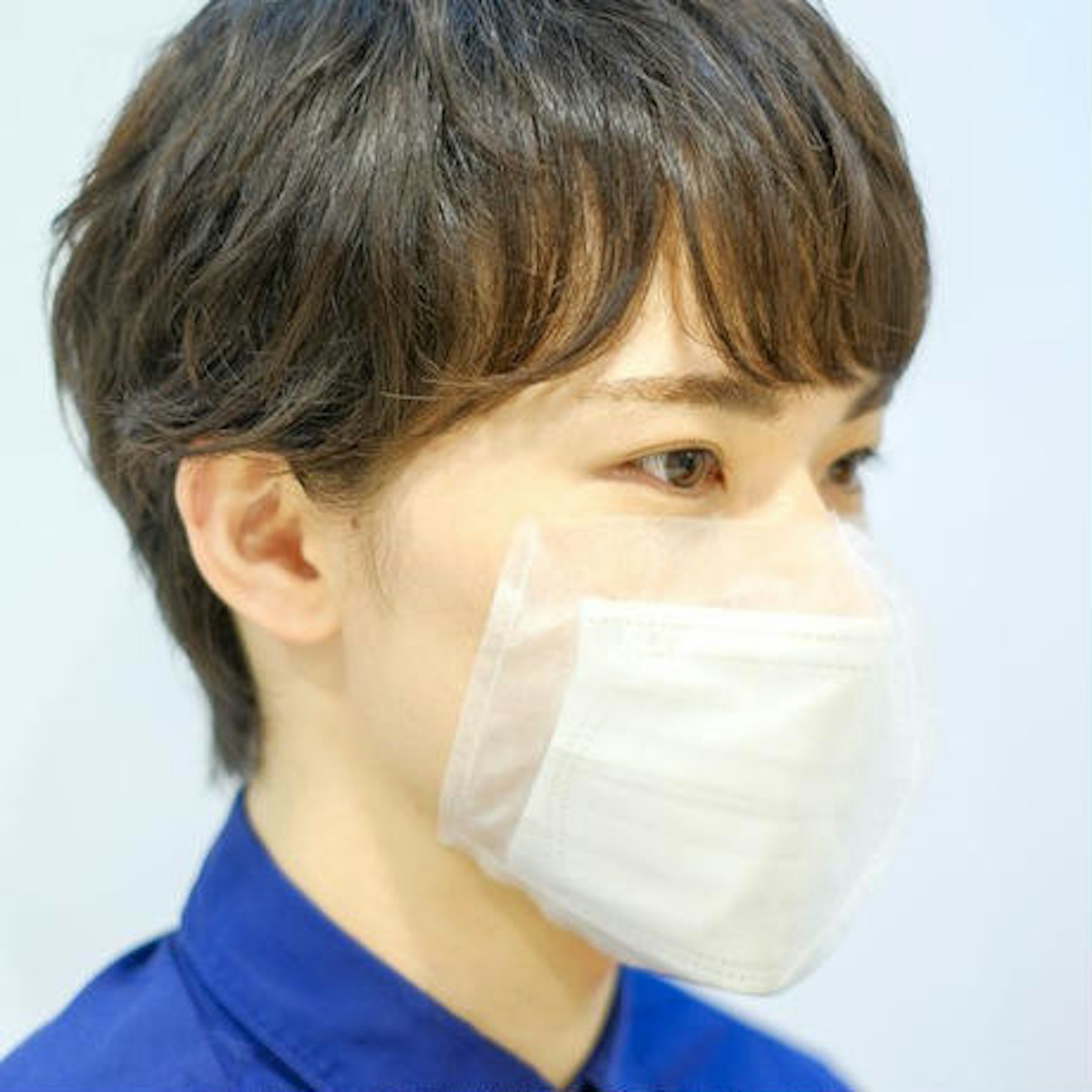 照片中包含了面具、Maskara、呼吸器、噴嚏、面具
