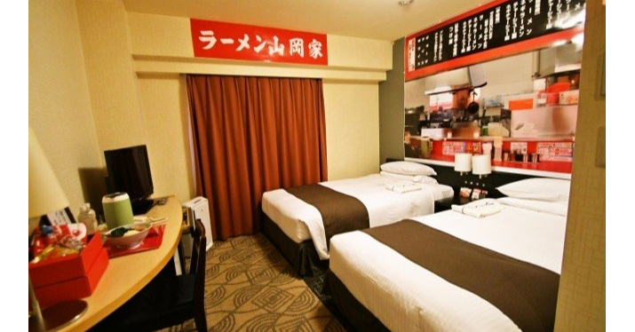 照片中提到了ラーメン山岡家，包含了山岡內、札幌東急REI酒店、拉麵、山岡內、旅館