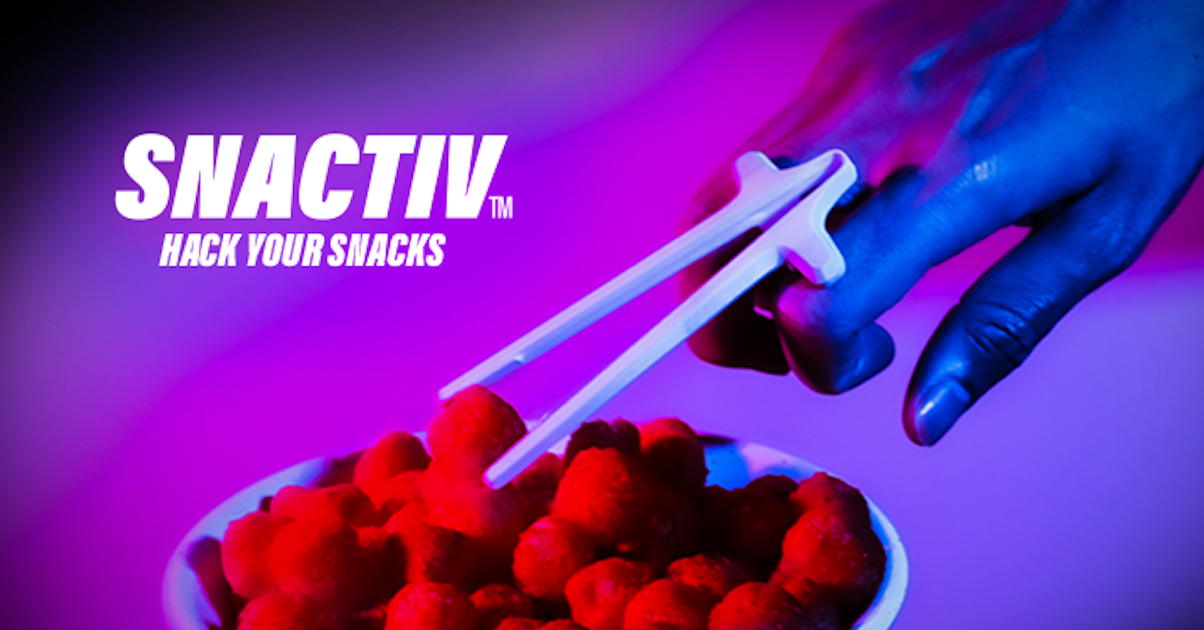 照片中提到了SNACTIV.、HACK YOUR SNACKS，包含了手、平面設計、儀表、字形、H＆M
