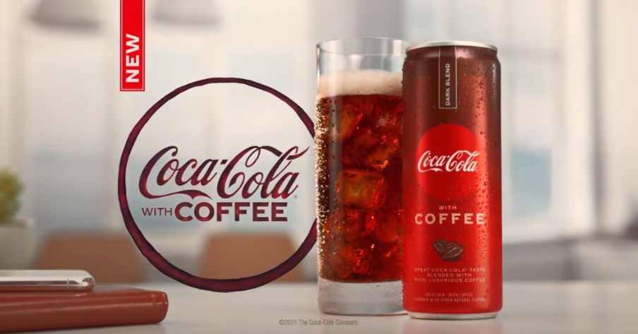 照片中提到了Coca-Cola、Coca-Cola、WITH COFFEE，跟可口可樂、可口可樂有關，包含了可口可樂、可樂、咖啡、可口可樂BlāK