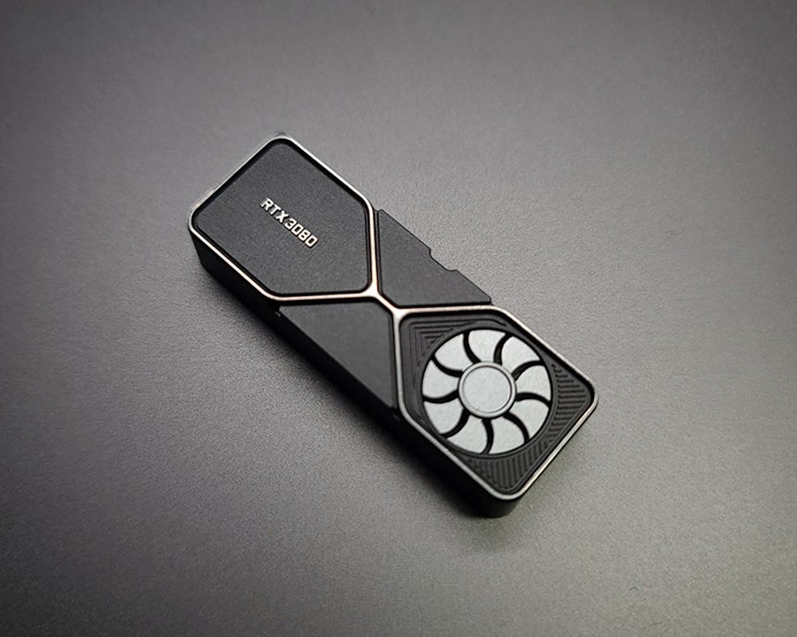 照片中提到了RTX3080，包含了按鍵蓋rtx 3080、計算機鍵盤、鍵帽、英偉達RTX、電腦