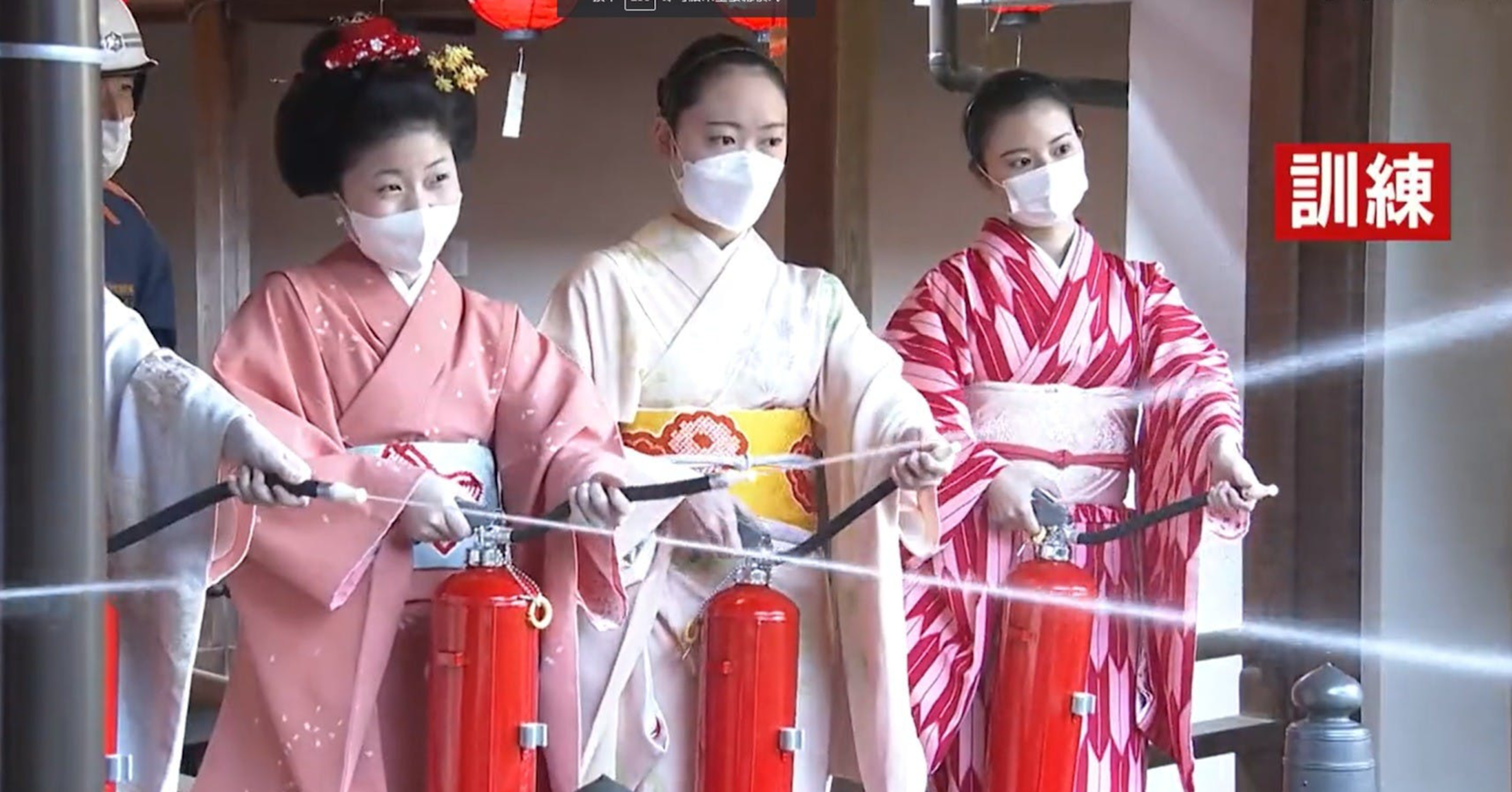 照片中提到了美，跟農夫山泉有關，包含了和服、藝妓、京都、消防、舞子
