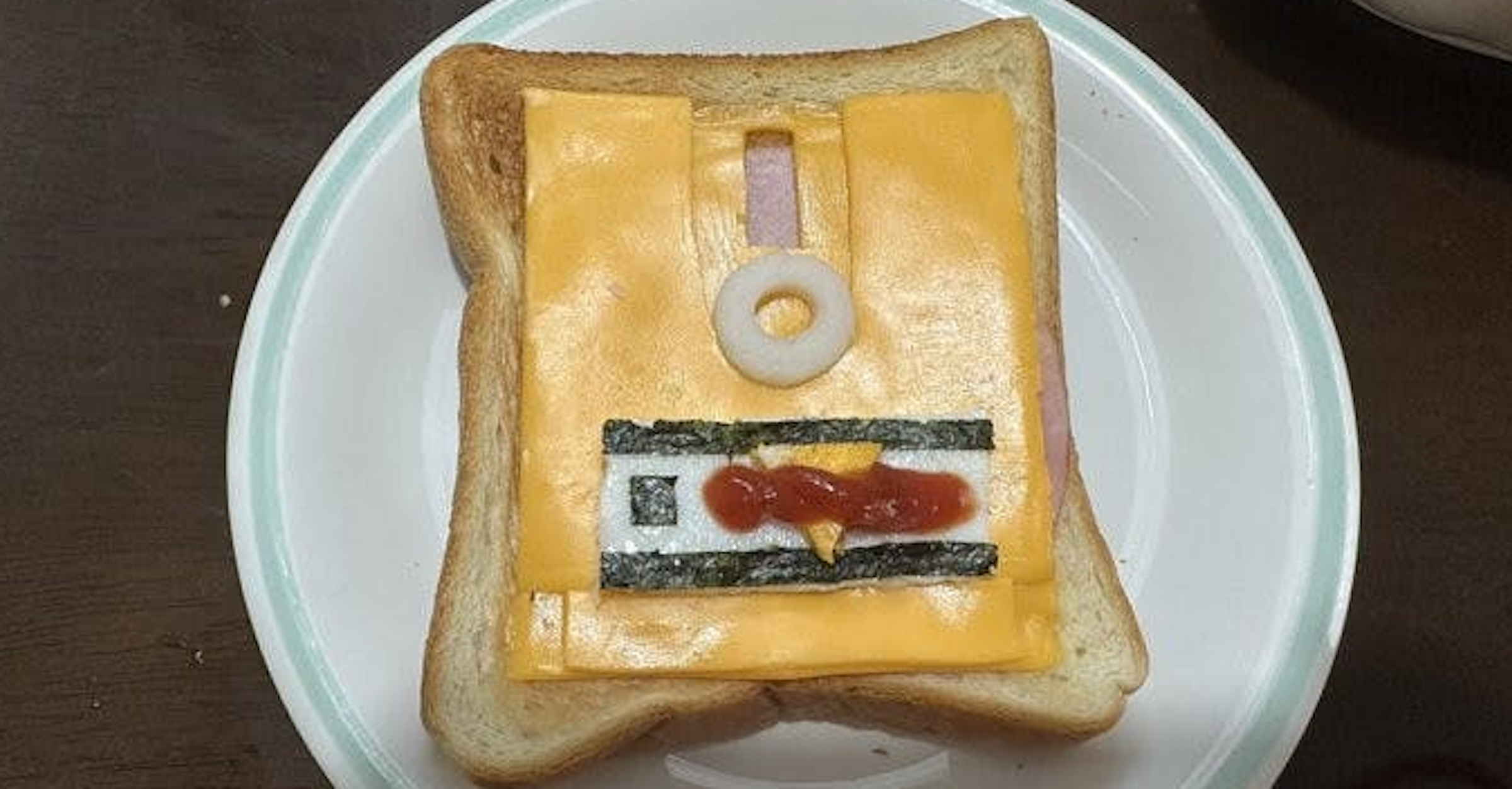 照片中包含了吐司、Famicom 磁盤系統、乳酪蛋糕、1.5部、卡普空