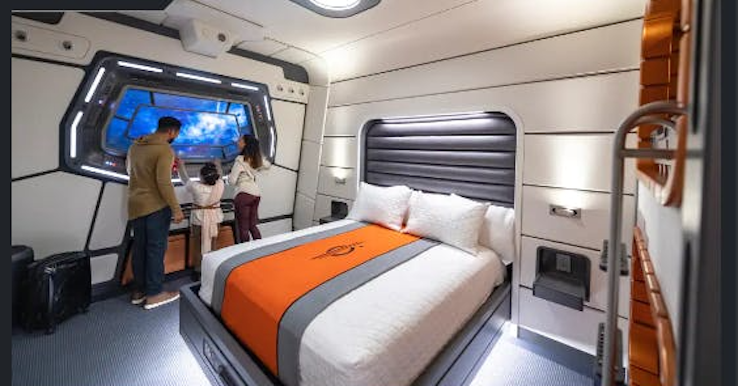 照片中包含了星球大戰 銀河 starcruiser、星球大戰：反抗軍崛起、星球大戰：銀河星際巡洋艦、沃爾特迪斯尼公司、旅館