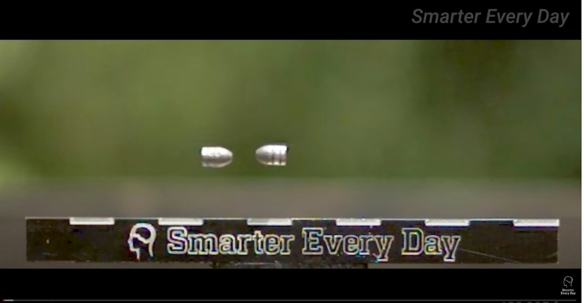 照片中提到了Smarter Every Day、Smarter Every Day、Every DWT，包含了大氣層、喬怪物.org、視覺效果、慢動作、運動