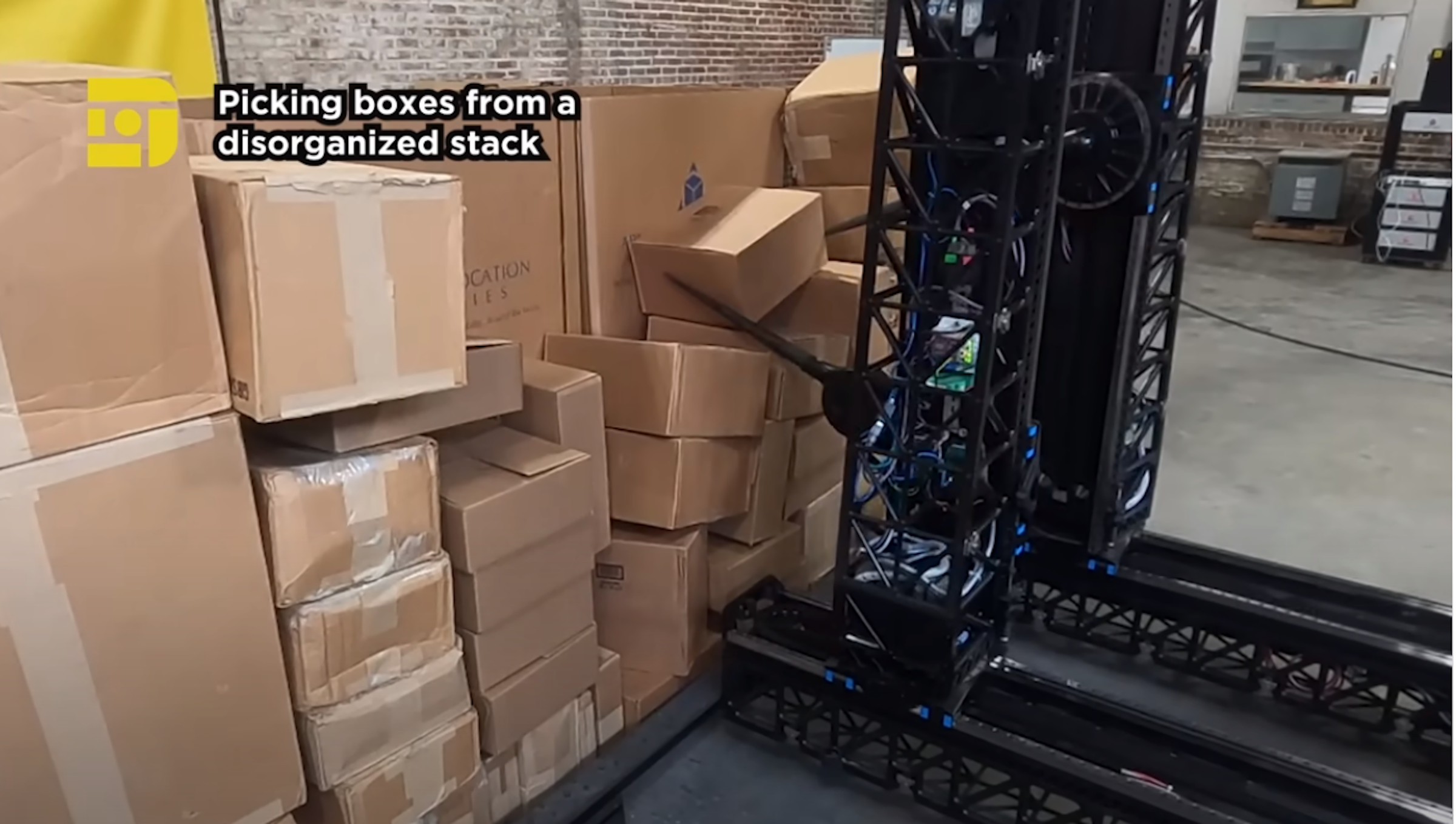 照片中提到了Picking boxes from a、disorganized stack、CATION，包含了電子產品、電子產品、吉恩體育航空中心、地板、電子機器