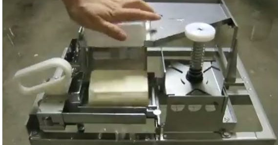 照片中包含了機床、機、機床、分鐘、物理