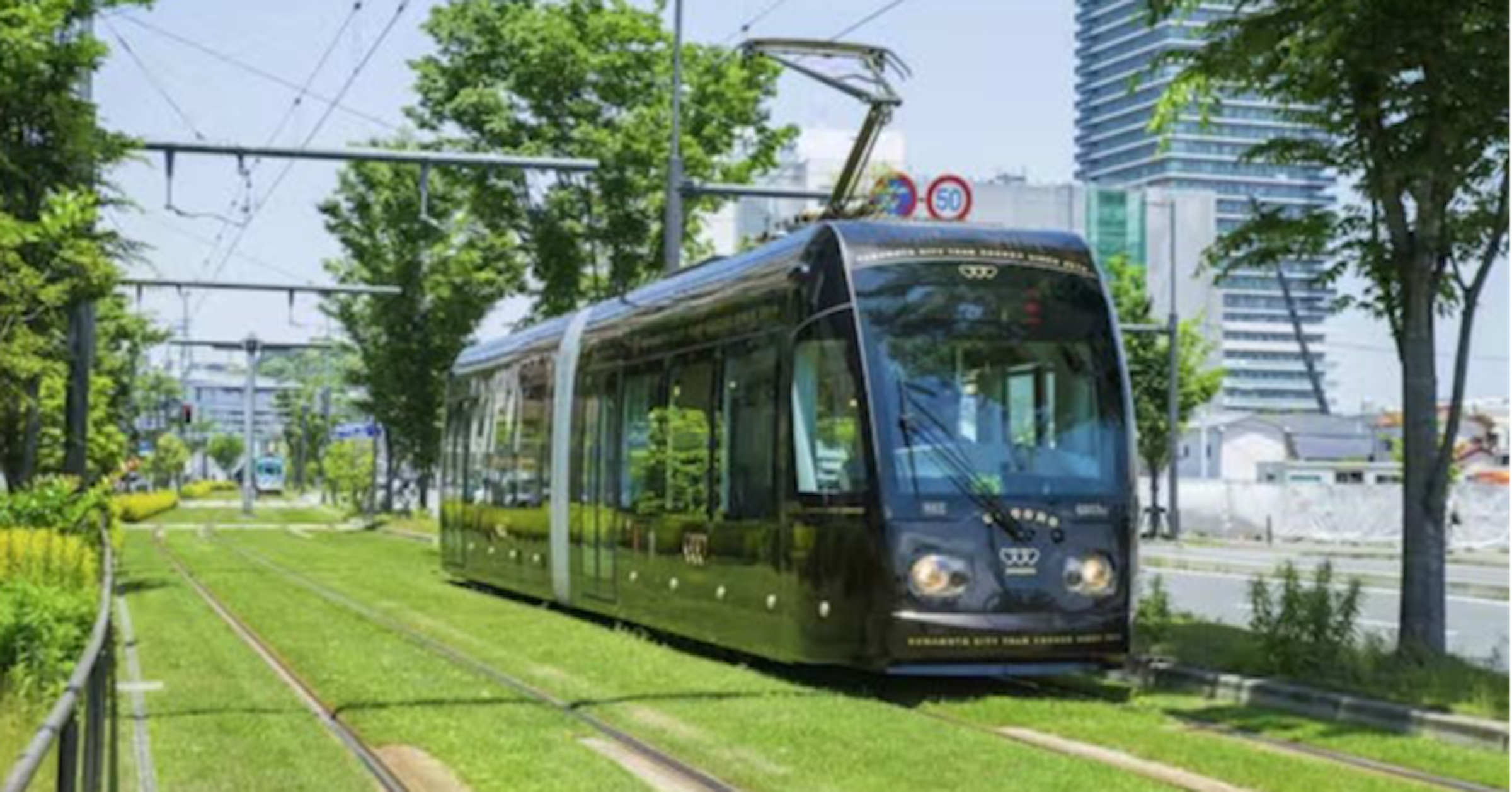 照片中提到了8、201，包含了電車、丸紅、大阪站、鐵路交通、面部識別系統