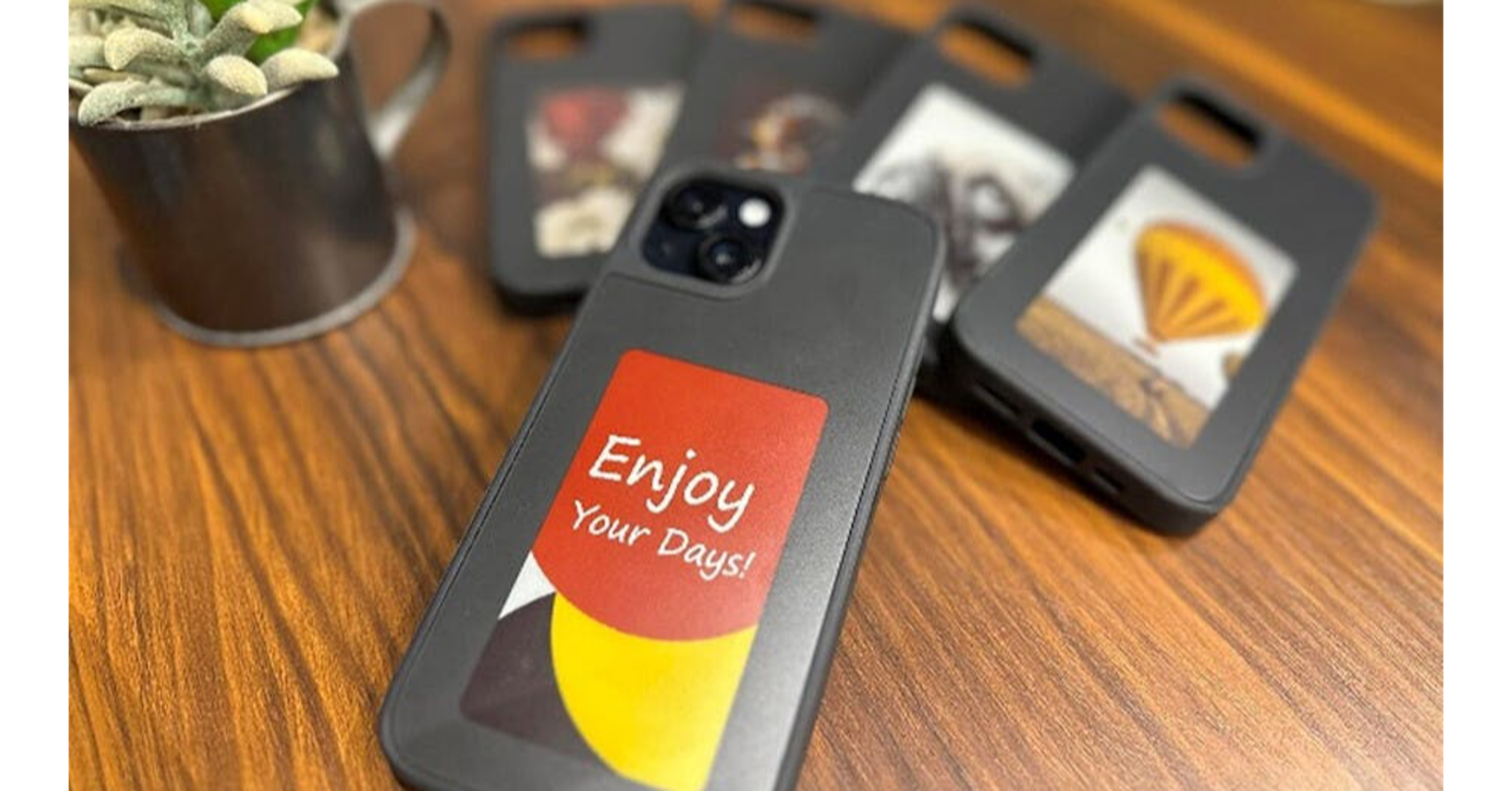 照片中提到了Enjoy、Your Days!，包含了電子紙、電子紙、NTT Docomo、紙、手機