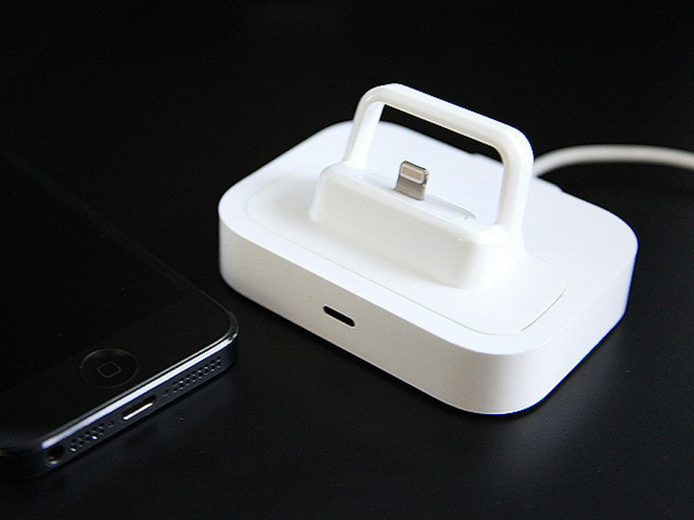 是買了新的iPhone 卻與舊的音響不合嗎? 試試這個 Flybridge 這篇文章的首圖