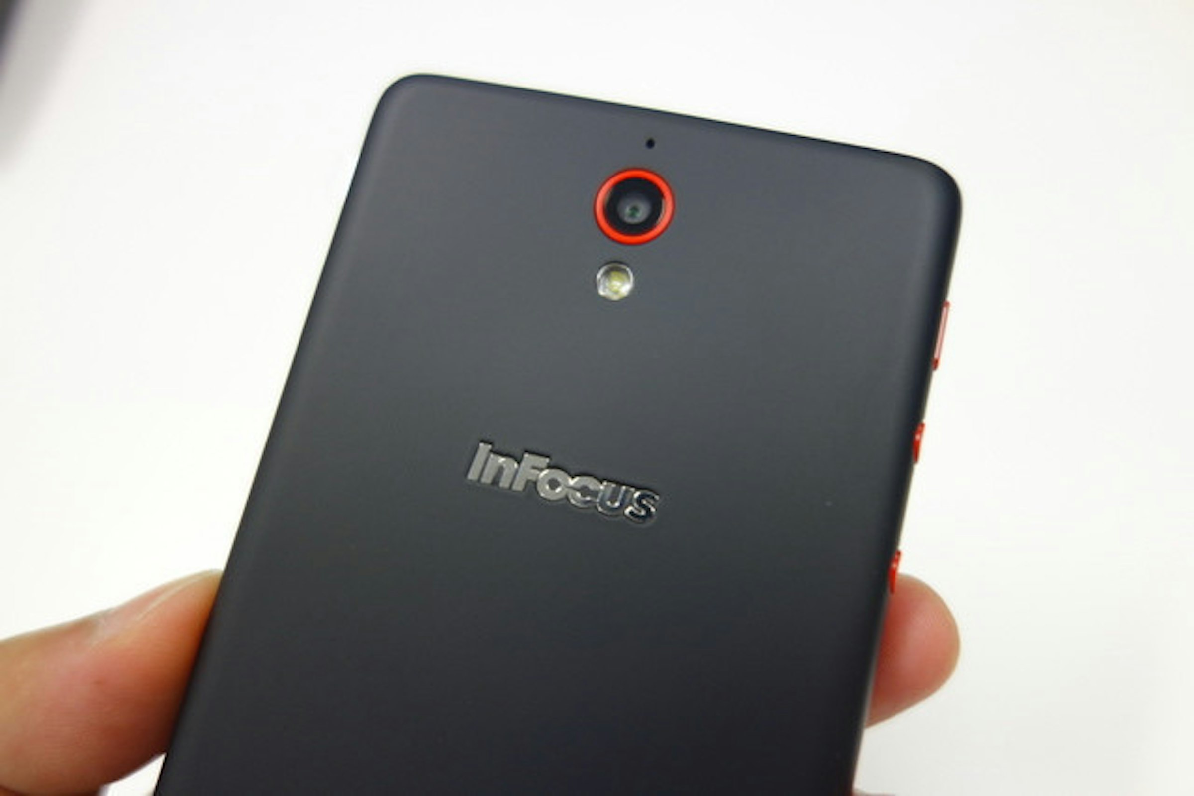 是$3288 紅米殺手現身？InFocus M210 開箱這篇文章的首圖