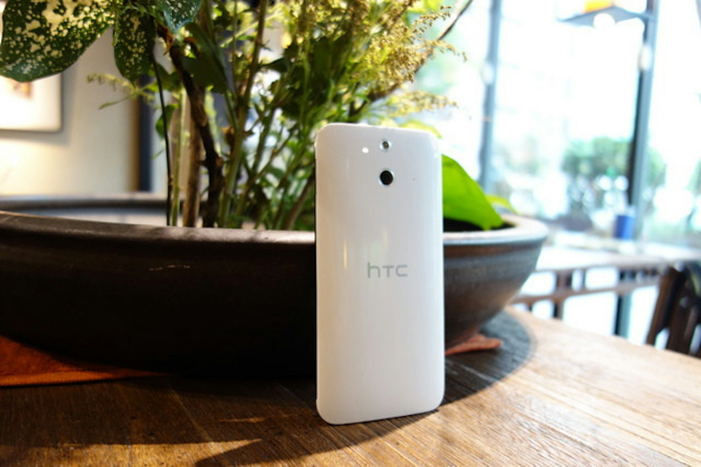 是力與美的混搭HTC One 時尚版4G雙卡雙待開箱這篇文章的首圖