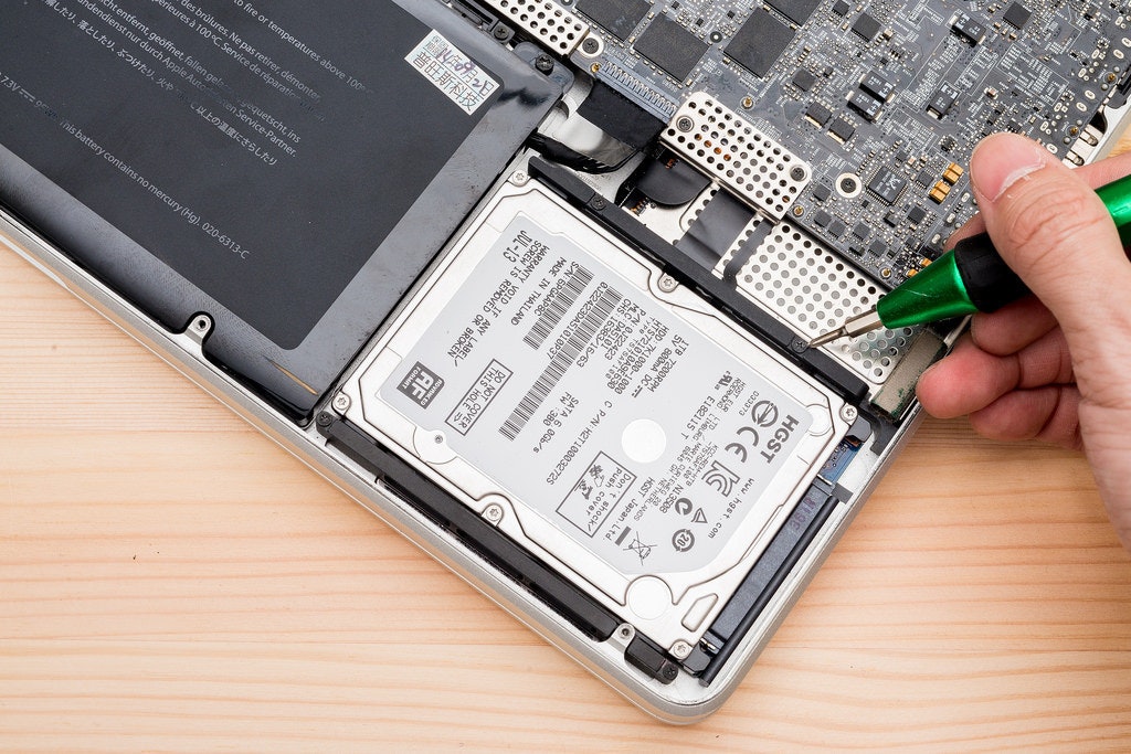 是[蘋果急診室] SSD 太小硬碟又太慢！MacBook Pro 輕鬆升級雙硬碟解決「速度容量不兩全」難題！這篇文章的首圖