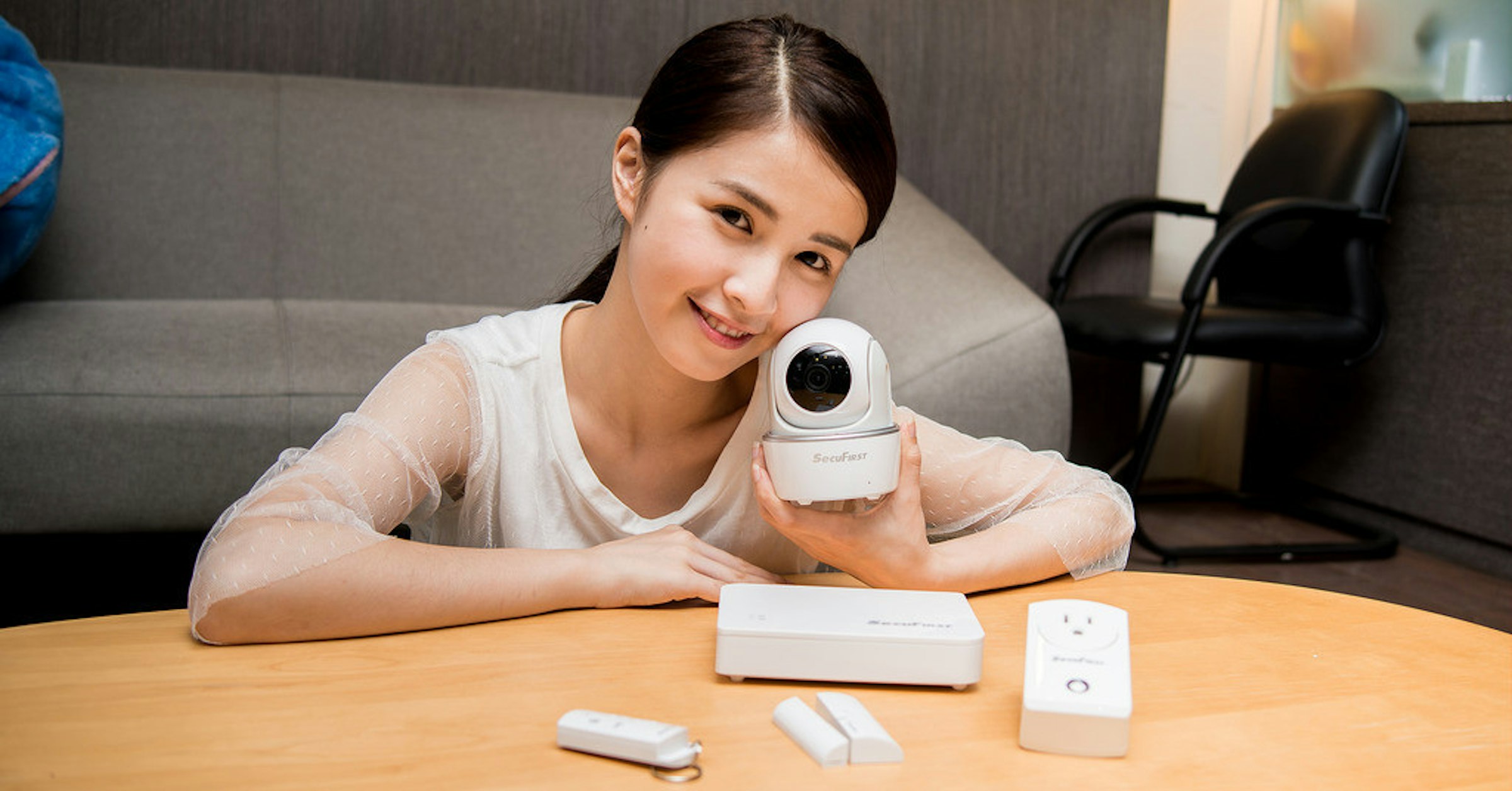 是【癮柯柯】SecuFirst 居家安全防護動手玩！就算不在家，也可以用手機監控家中安全喔～這篇文章的首圖
