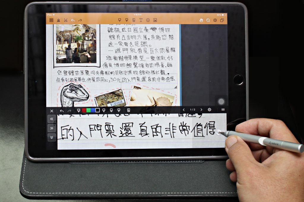 是便於攜帶的adonit Jot Mini迷你隨行細字觸控筆,讓你信手拈來抒發心情。這篇文章的首圖