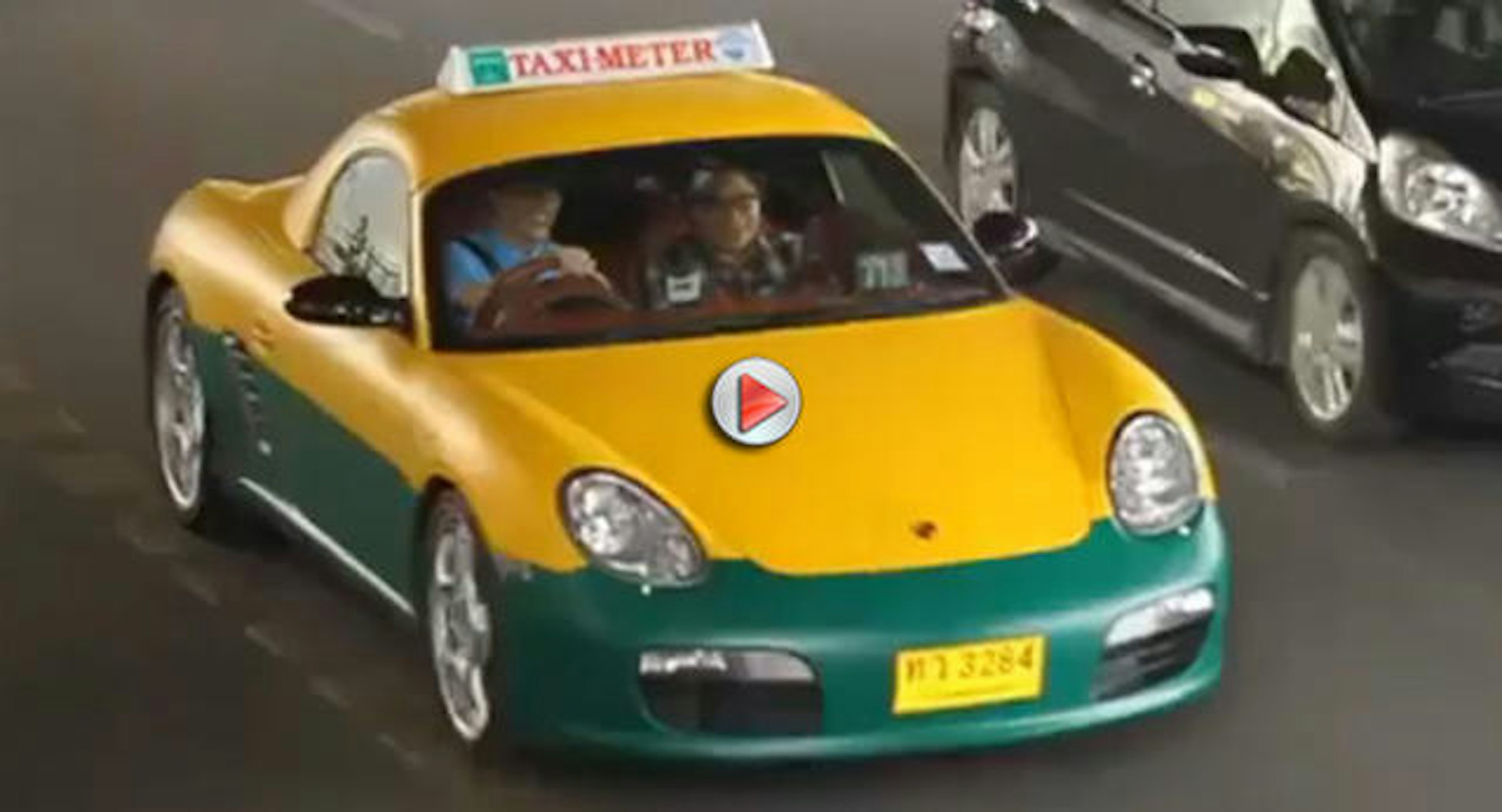 是Samsung Galaxy S II廣告，讓Porsche Boxster計程車在曼谷招搖過市這篇文章的首圖