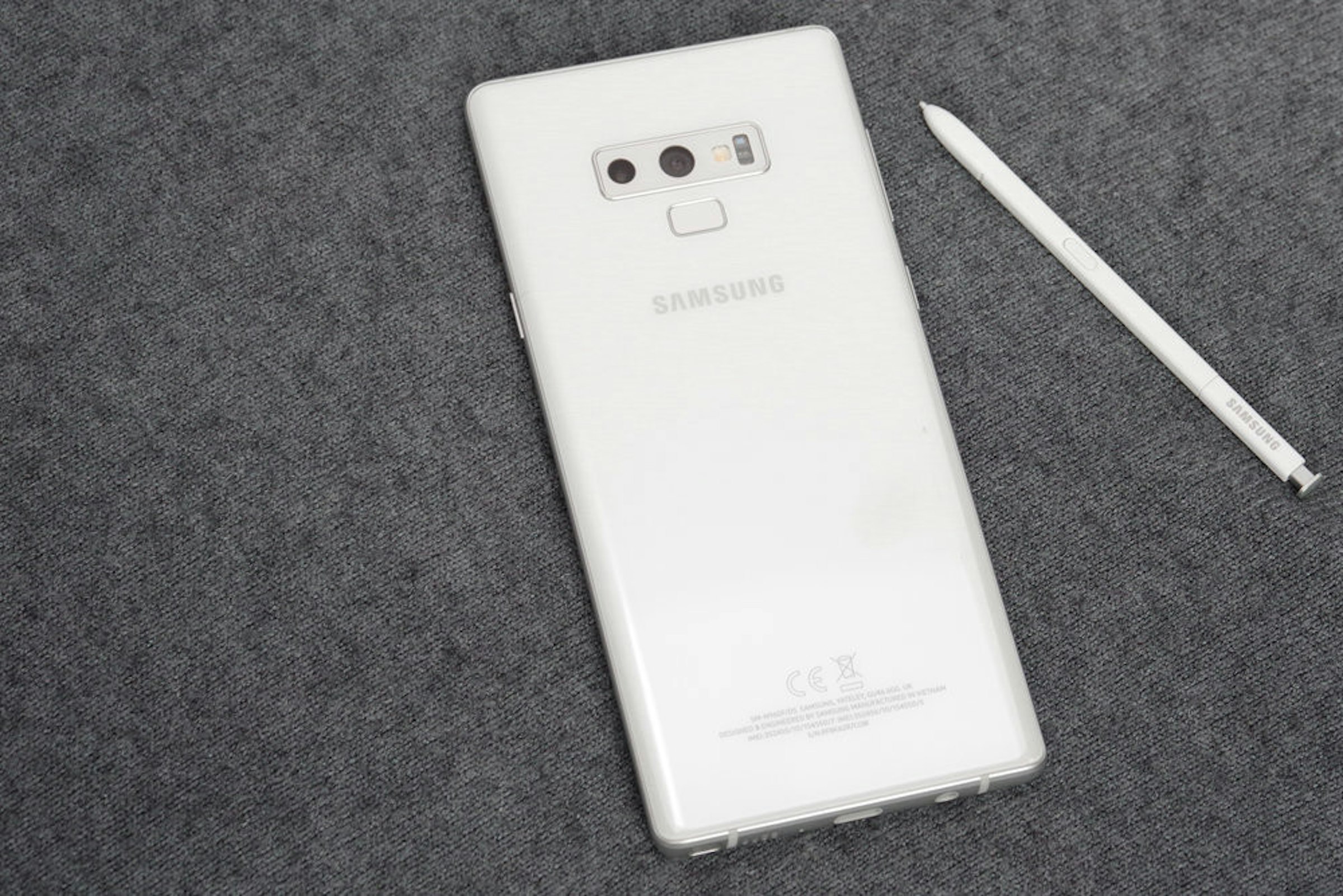 是Galaxy Note 9新色初雪白冬季登場，搶搭聖誕節白色氛圍這篇文章的第1圖