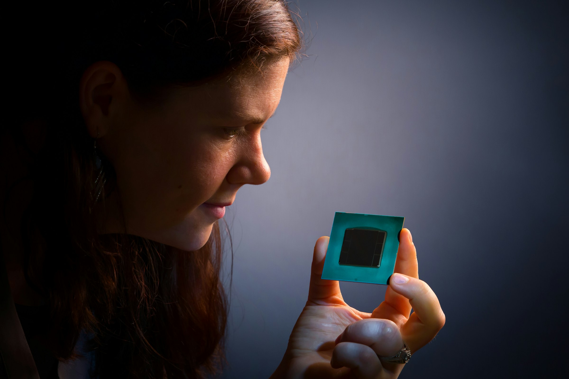 Intel, Stratix, , Field-programmable gate array, Integrated Circuits & Chips, , Advanced Micro Devices, Central processing unit, Spectre, Microcode, Stratix, electronic device, photography, technology, darkness, sky, girl, gadget, fun