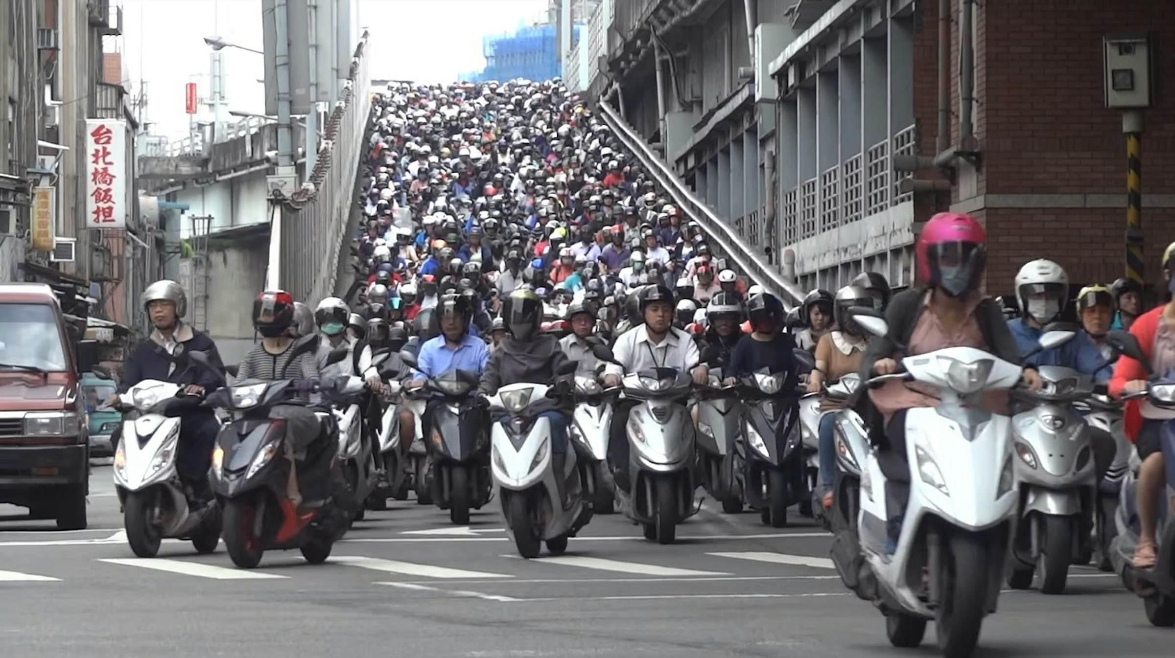Motorcycle, Car, Motor vehicle, Motorcycling, Te, No, Cycling, Shi, vehicle, motorcycling, motorcycle, mode of transport, street, motor vehicle, car, city, crowd, recreation, 敬鵬工業股份有限公司, 台北橋飯担, 台北, 台北橋飯担, 摩托車，汽車，汽車，摩托車，Te，沒有，騎自行車，石，車輛，摩托車，摩托車，運輸方式，街道，機動車，汽車，城市，人群，娛樂