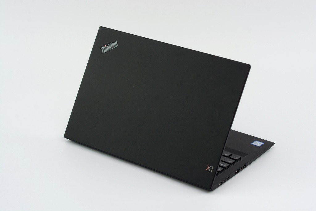 Lenovo ThinkPad X1 Carbon 六代評測：1公斤級14吋窄框筆電(136935
