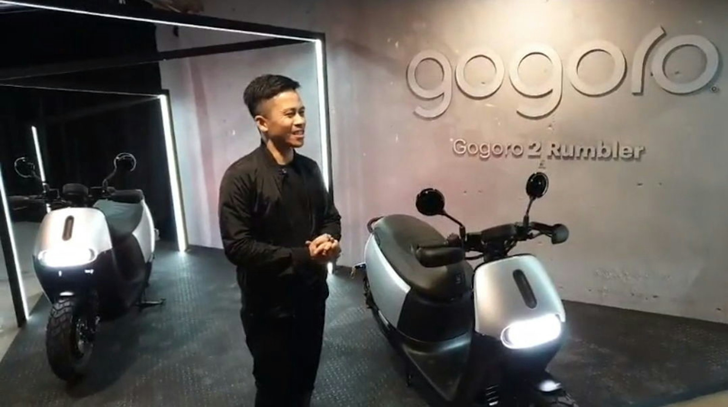 Car, Motorcycle accessories, Motorcycle, Vespa, Motor vehicle, Automotive design, Product design, Vehicle, Design, Product, motorcycle accessories, Scooter, Automotive design, Product, Vehicle, Vespa, Automotive exterior, Car, Motorcycle accessories