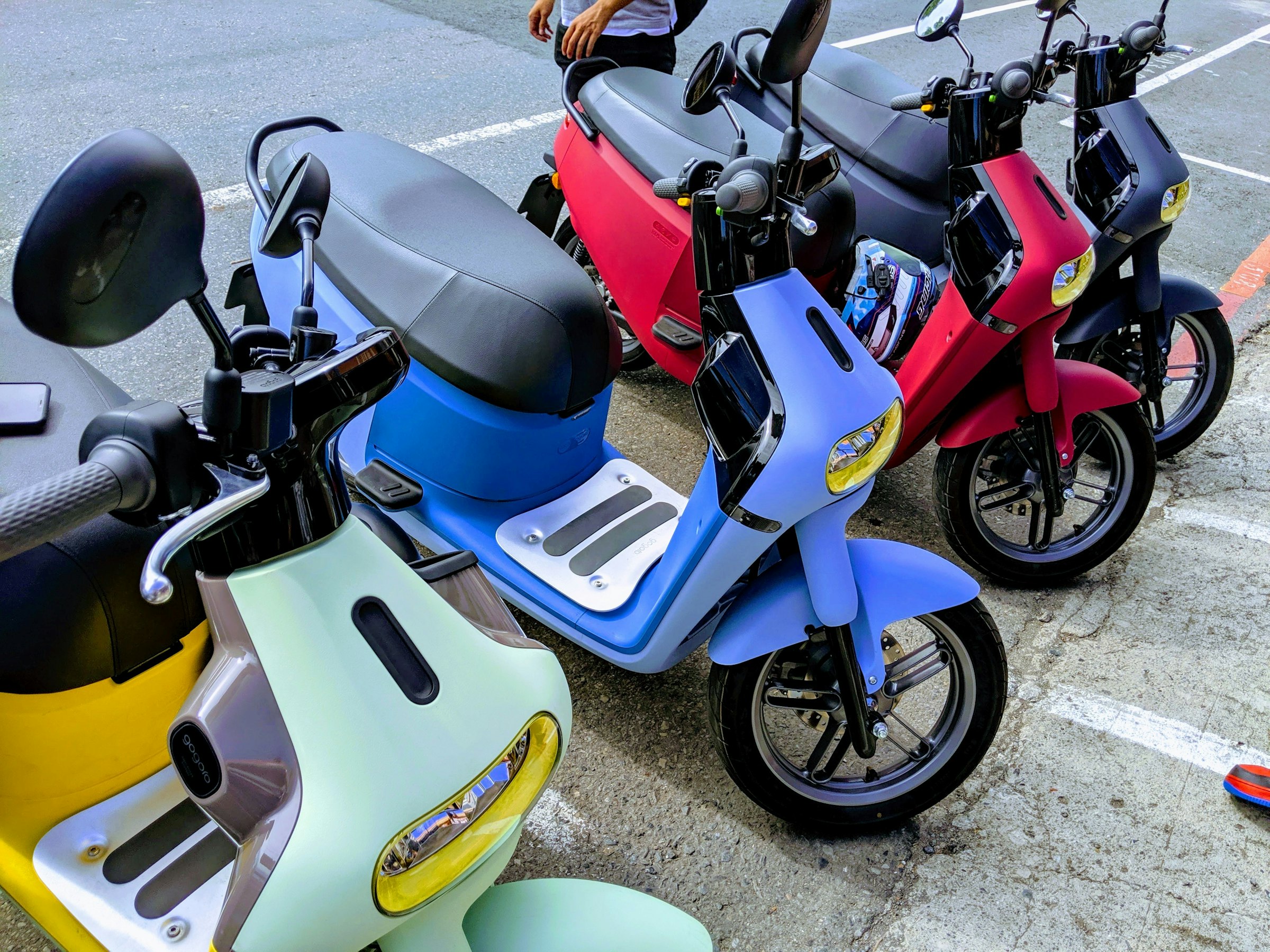 Car, Motorcycle accessories, Scooter, Motorcycle, Motor vehicle, Vehicle, Electric motor, car, Motor vehicle, Vehicle, Scooter, Moped, Motorcycle, Car, Automotive design, Automotive wheel system, Automotive exterior, Auto part