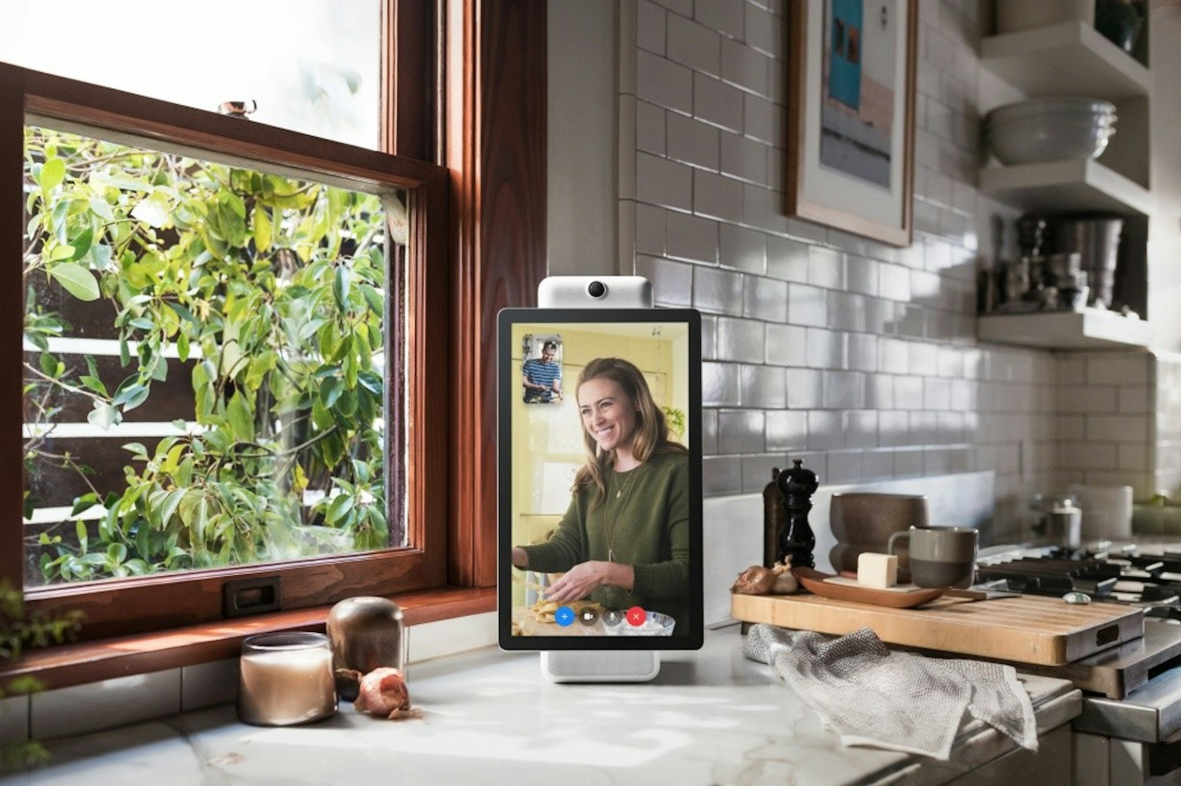 Amazon Echo Show, Facebook Portal, Videotelephony, Web portal, Amazon Alexa, Display device, Google Home Hub, Smart Display, Online chat, Smart speaker, facebook portal plus, Home, Room, Property, Interior design, House, Living room, Window, Building, Furniture, Houseplant