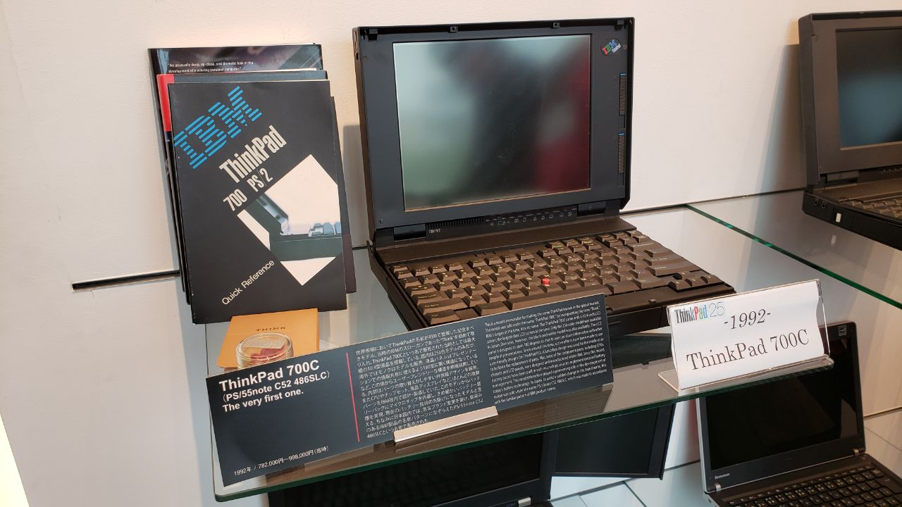 照片中提到了duvelepan.cftawelag edco.、IEM、ThinkPad，包含了IBM公司、上網本、計算機鍵盤、個人電腦、電腦硬件