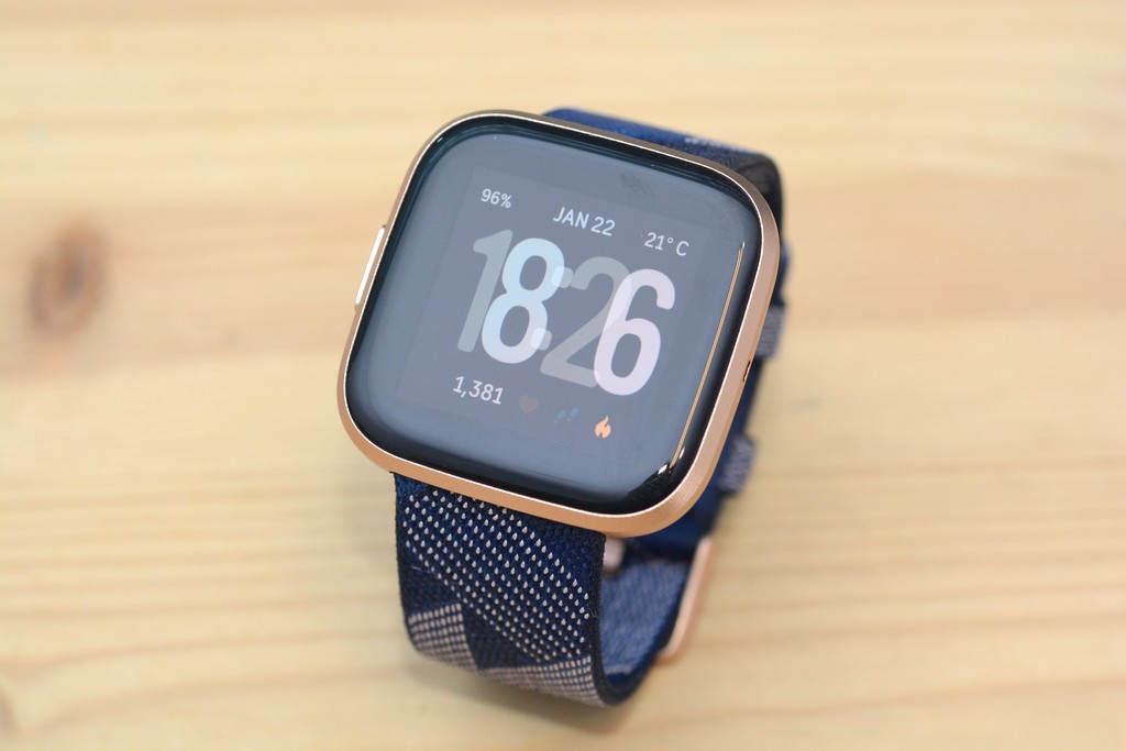 Fitbit Versa 2游泳智慧手錶實測：18000公 