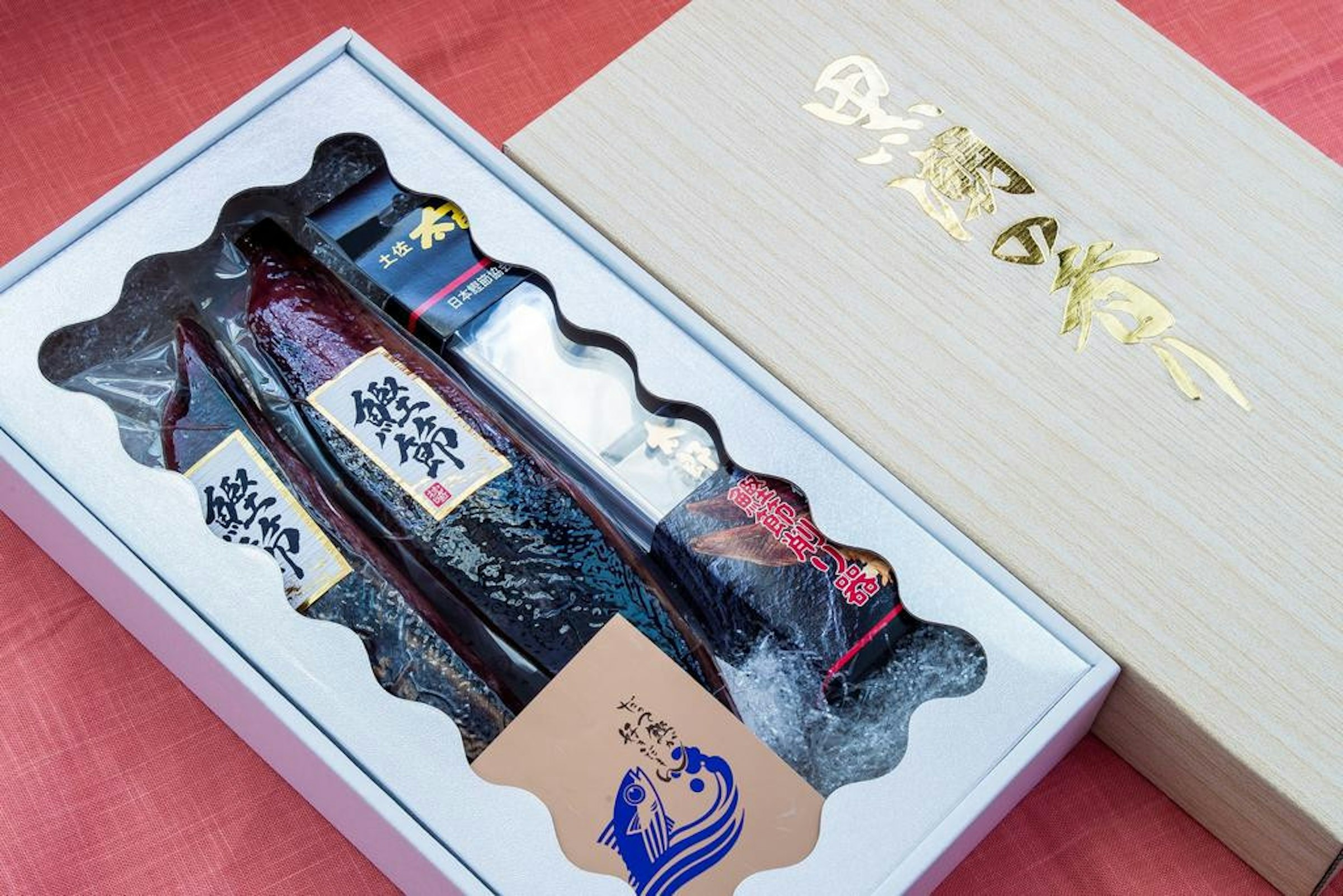 是[面白日本] 你該知道的日式高湯（二）柴魚其實是發霉的更高級？這篇文章的首圖