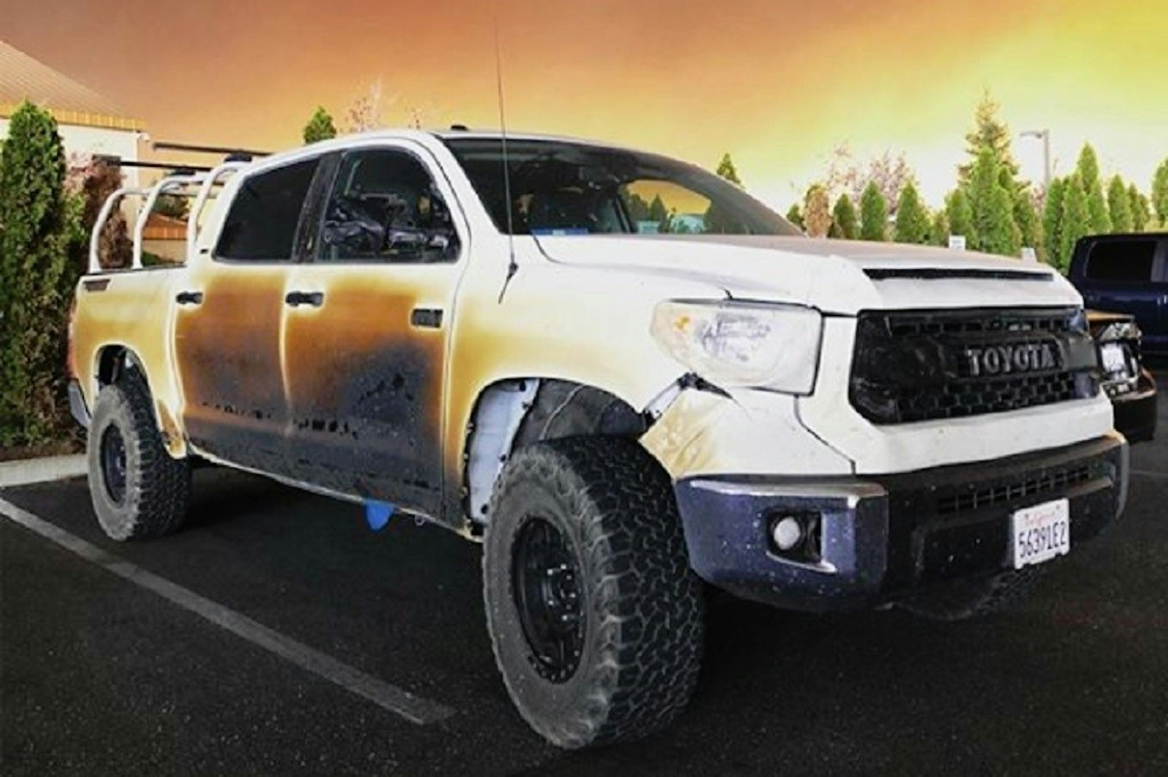 Toyota Tundra, Car, Motor Vehicle Tires, Toyota, Off-roading, Toyota Hilux, Bumper, Rim, Off-road vehicle, Vehicle, Car, motor vehicle, car, vehicle, tire, automotive tire, pickup truck, rim, bumper, transport, toyota tundra