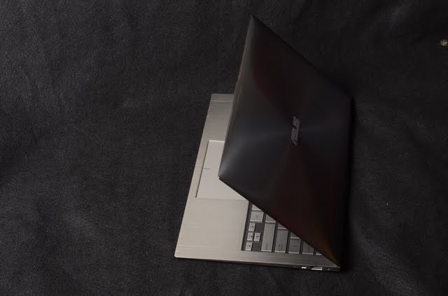 是100年資訊月：Asus ZenBook UX21 筆電這篇文章的首圖