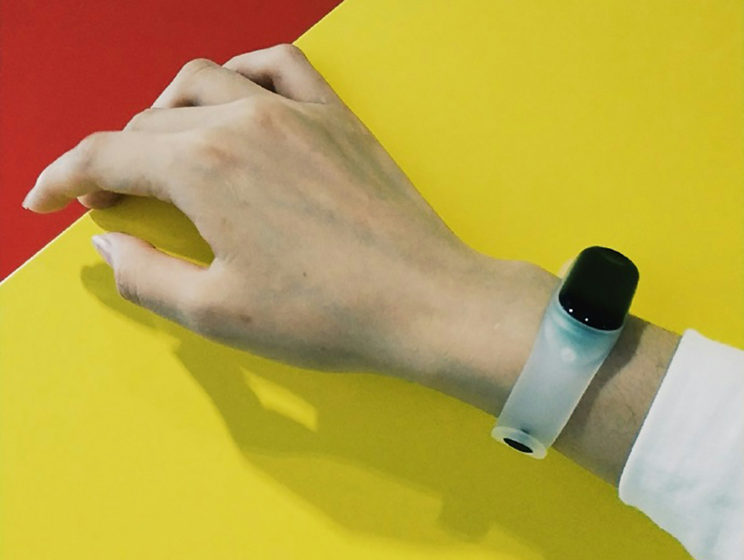 Xiaomi Mi Band, Xiaomi Mi 8, , Xiaomi, Xiaomi Mi Band 3, Smartphone, , MEIZU, Mobile Phones, Bracelet, material, yellow, hand, finger, arm, material, medical glove, angle, thumb