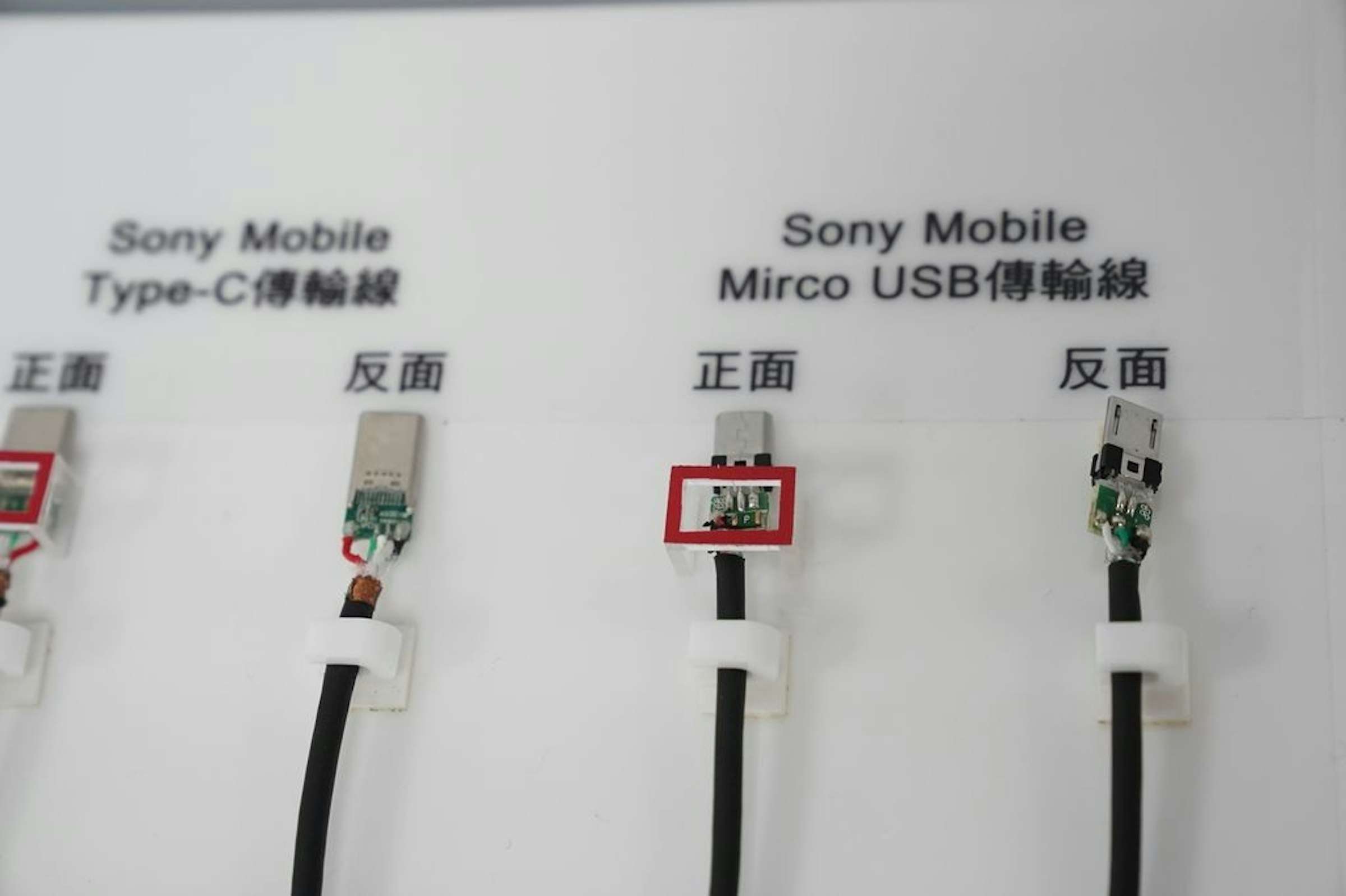 Sony Xperia XZ1, Sony Xperia XZ1 Compact, Sony Xperia XZ Premium, USB-C, USB, Thunderbolt, , , , Quick Charge, USB-C, technology, electronics accessory, electronic device, cable, electronic component, product design, product, font