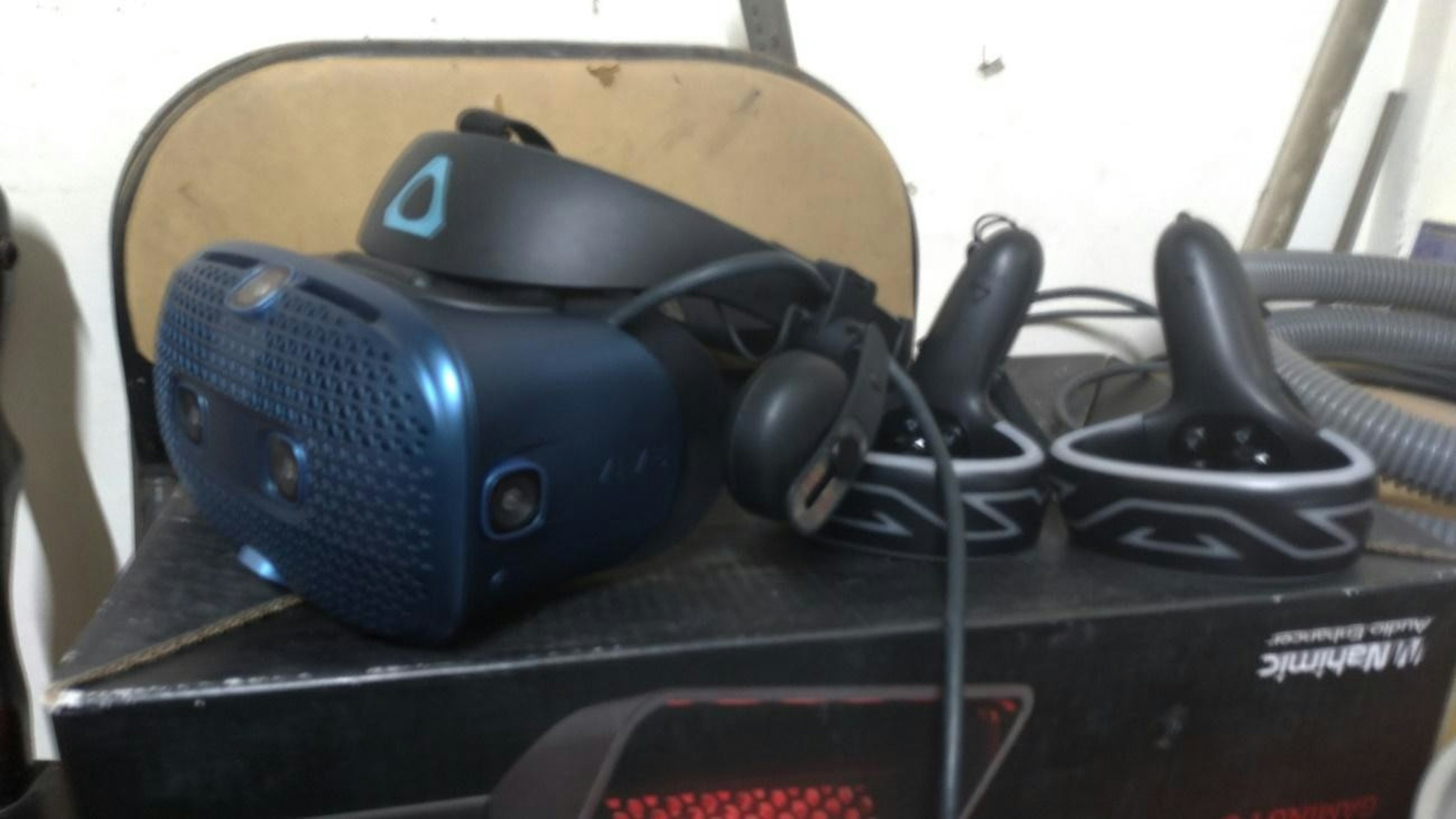 照片中提到了WINahimic、Audio Enhancer，跟Rede Brasil deTelevisão、路虎有關，包含了硬件、錄影機、相機、電子產品、汽車