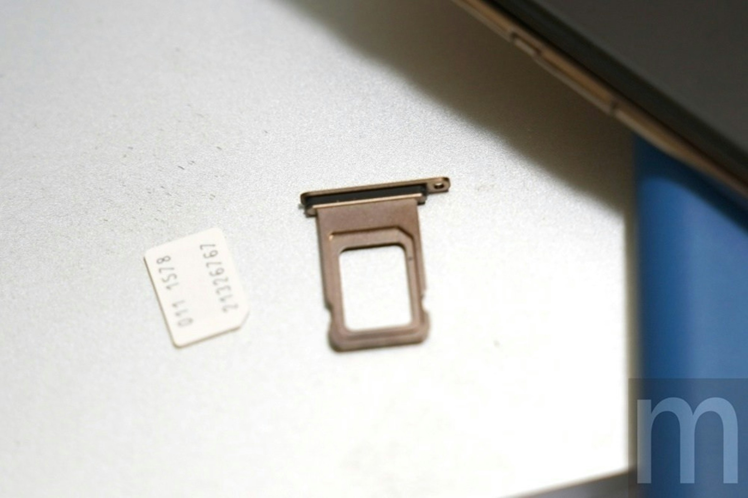 是iPhone XS系列與XR的eSIM連網問題，預期在12月初釋出更新修正這篇文章的首圖