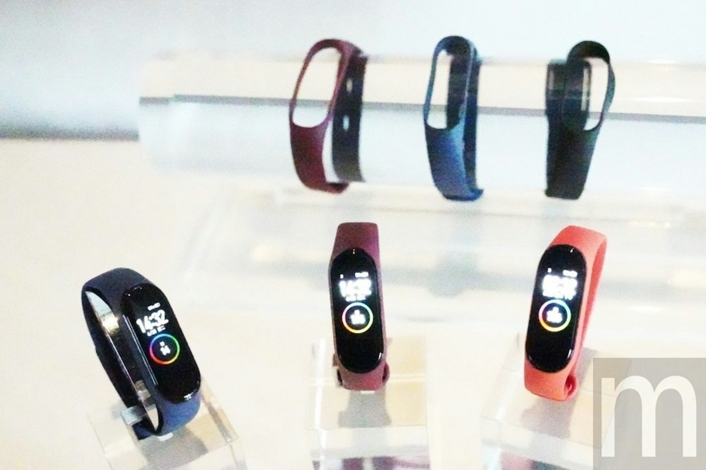 Xiaomi Mi Band, Xiaomi, , Xiaomi Mi 9, AMOLED, Display device, Graphics Cards & Video Adapters, Xiaomi Mi Band 3, Raspberry Pi, Audio, audio equipment, Product, Material property, Technology, Gadget, Fashion accessory, Electronic device