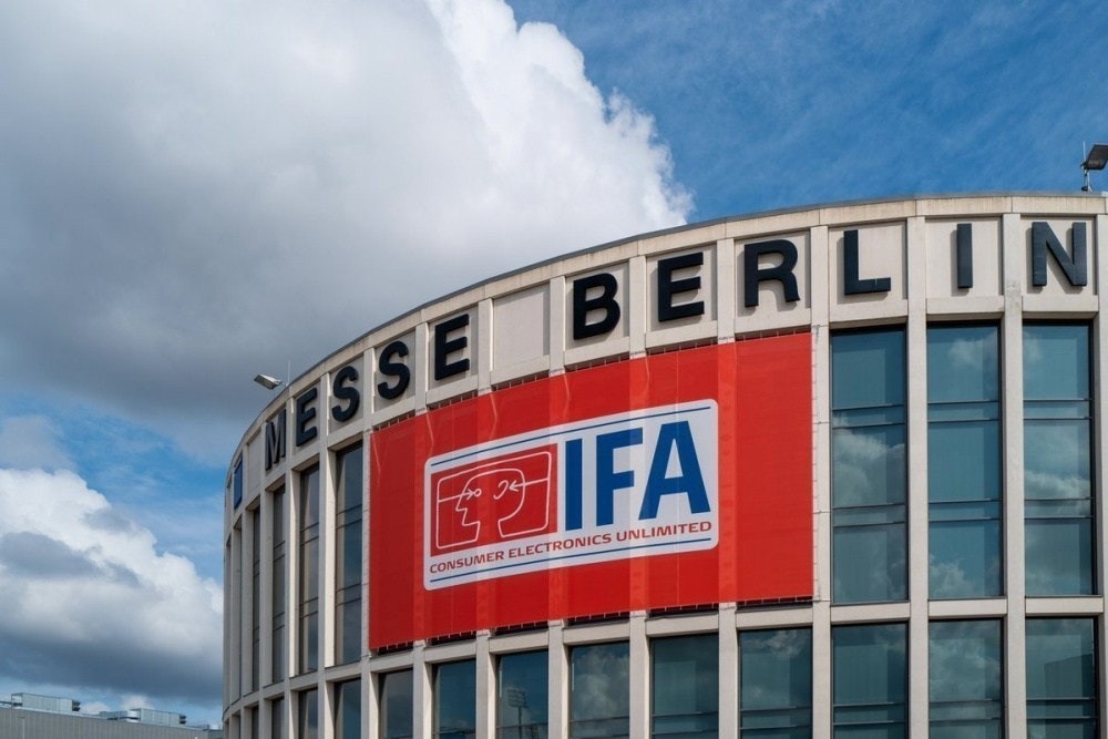 照片中提到了LESSE BERLIN、IFA、CONSUMER ELECTRONICS UNLIMITED，跟國際足聯有關，包含了柏林信使、IFA 2020、柏林信使、2020年柏林國際音樂節、展覽