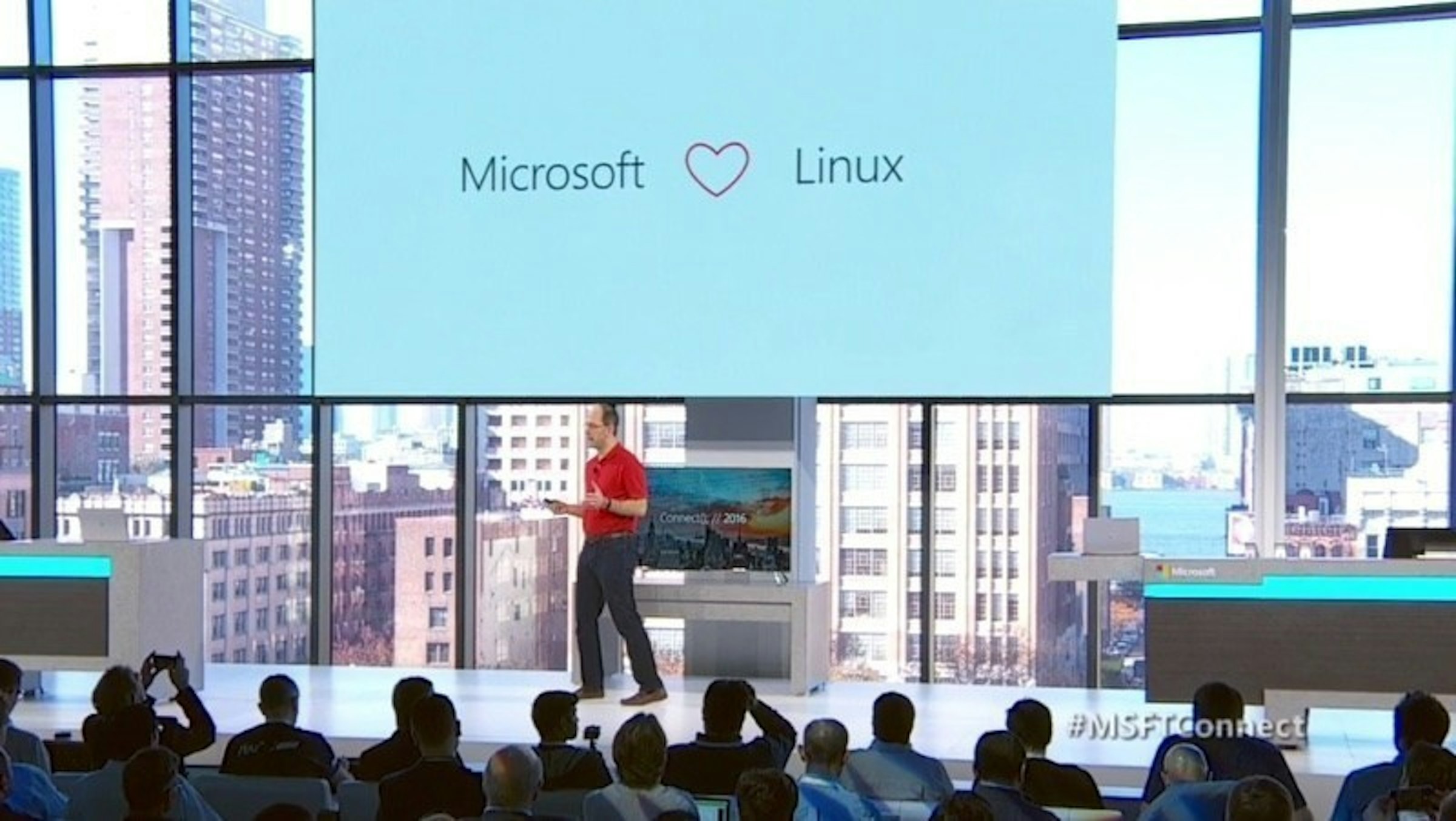 照片中提到了Microsoft、Linux、Connecto2016，包含了介紹、建立、微軟公司、Linux基金會、Windows 10
