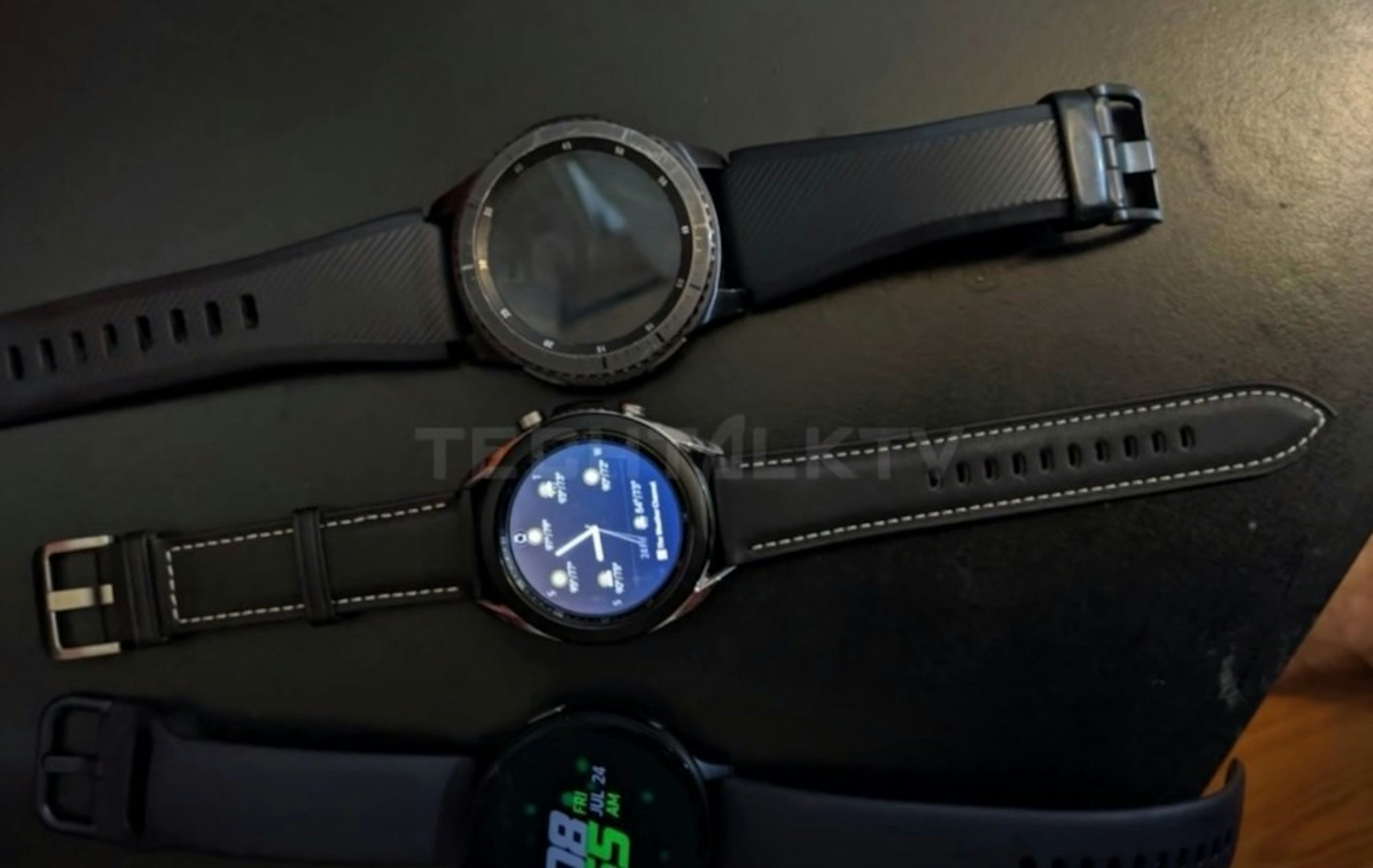 照片中提到了T，包含了背帶、三星銀河手錶、心率、三星Gear S3、心電圖