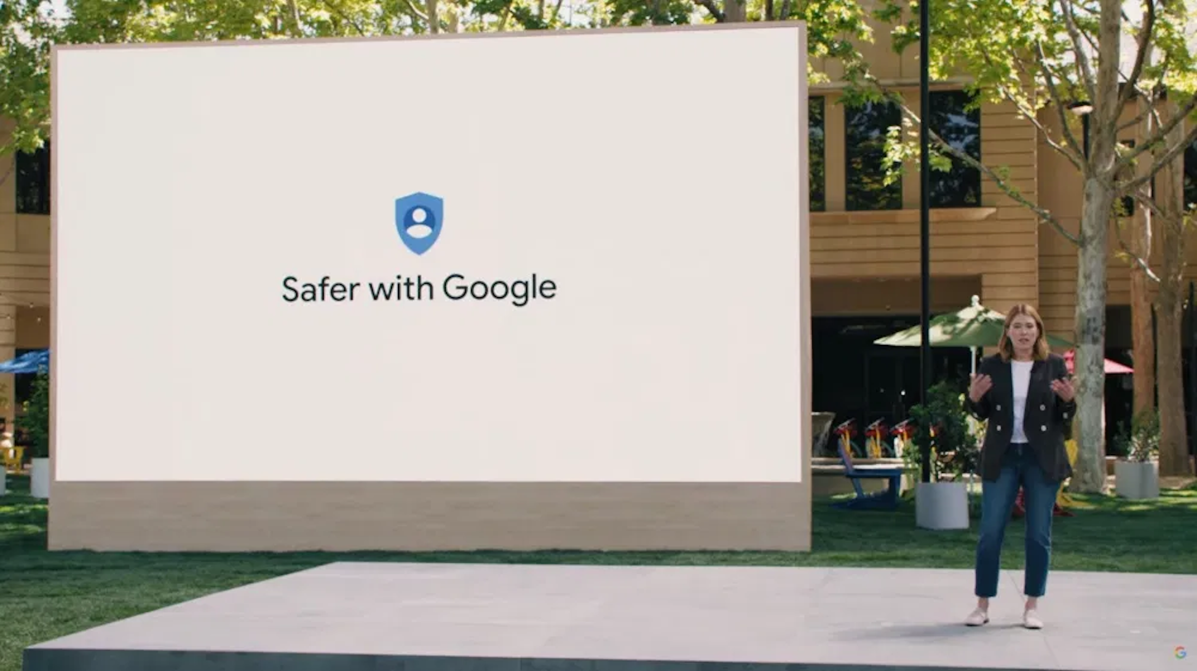 照片中提到了Safer with Google，包含了谷歌、Google I / O、谷歌、Google Workspace、穿戴式操作系統