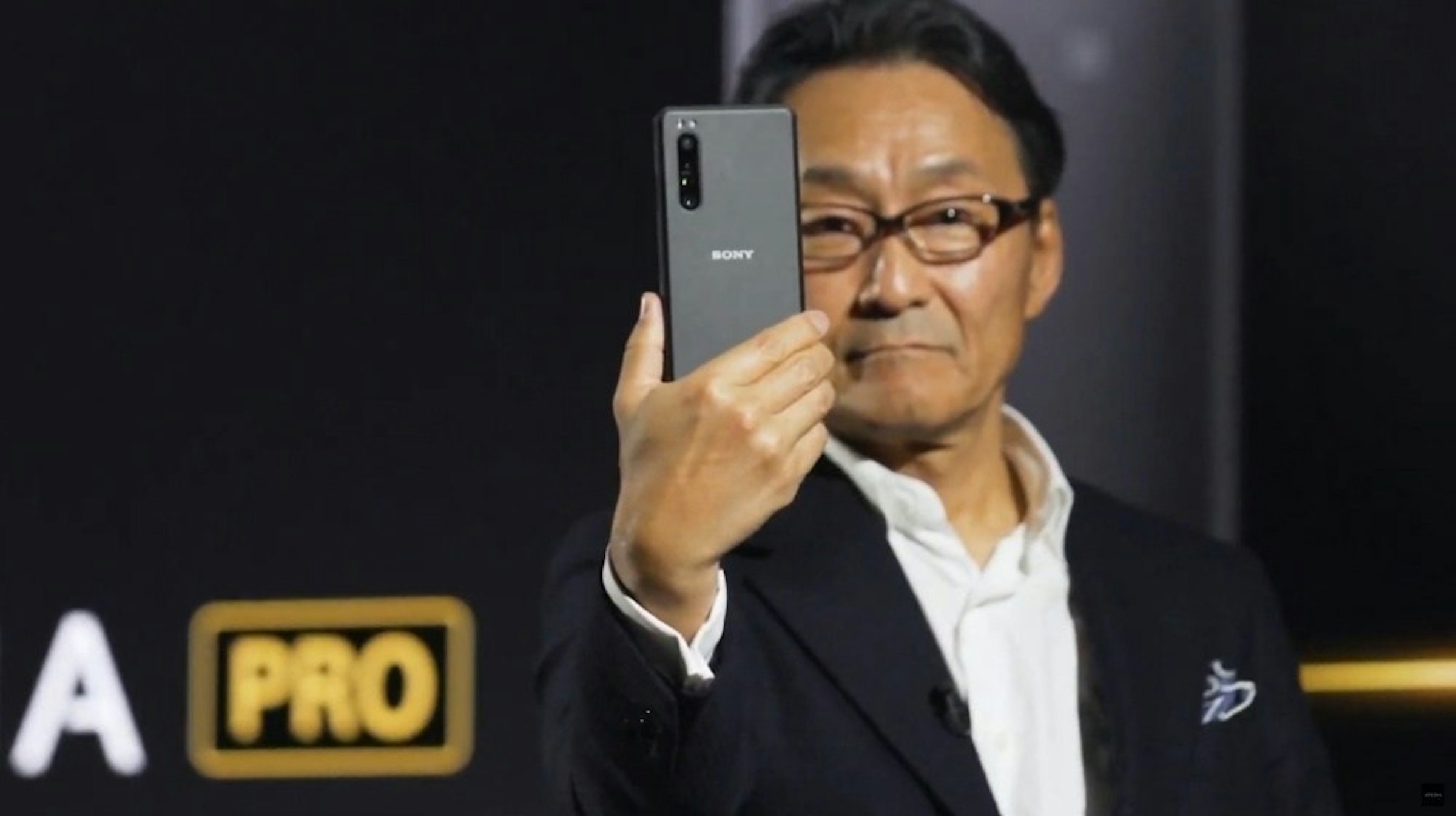 照片中提到了SONY、A PRO，跟專業電視有關，包含了xperia pro 5克、索尼Xperia 1 II、索尼Xperia 1、索尼愛立信Xperia pro、Xperia PRO