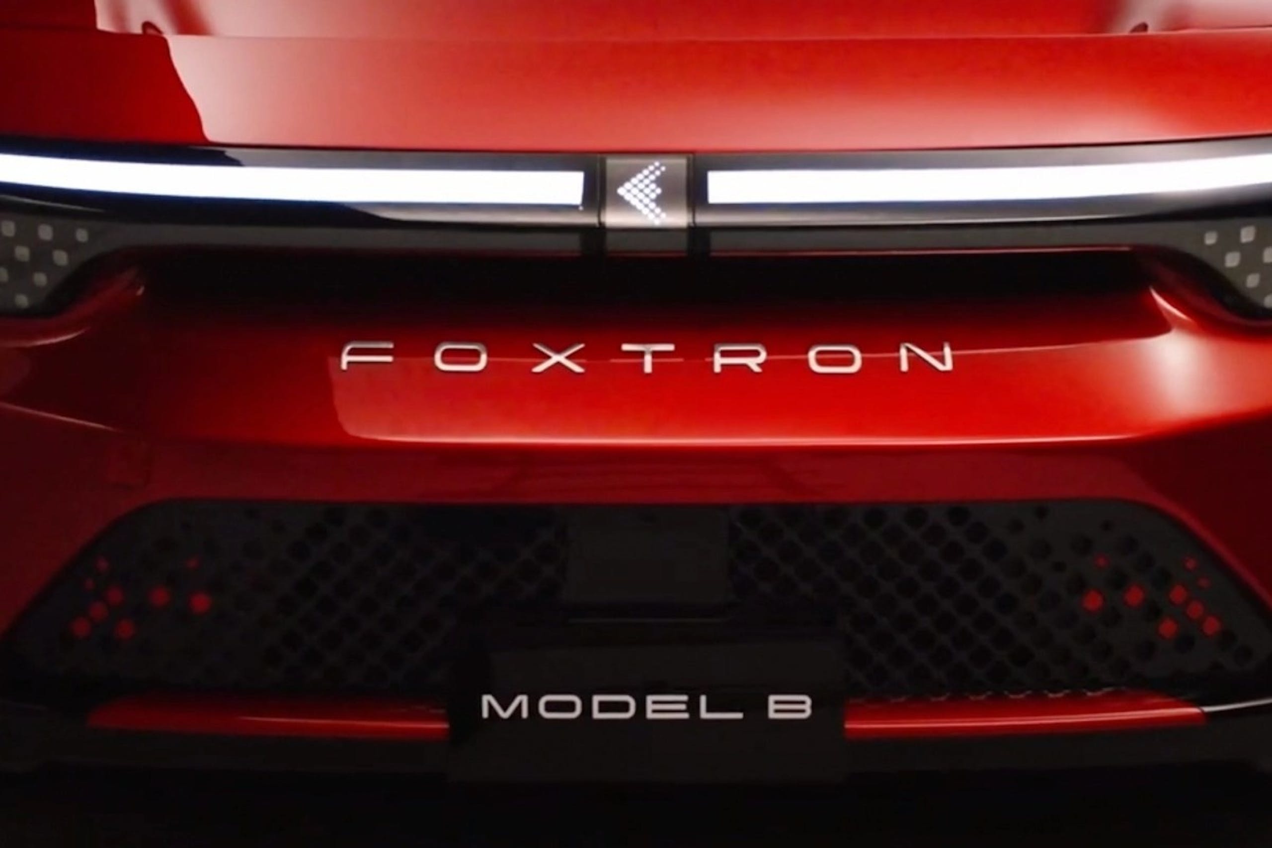 照片中提到了FOXTRON、MODEL B，跟型號公司有關，包含了電子車、電動車、汽車、福特 C 型、運動型多功能車