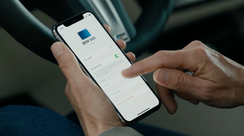 照片中提到了BMW 540i、Key issuer、Express Mode,包含了蘋果車鑰匙、汽車、電子車、蘋果手錶、特斯拉公司