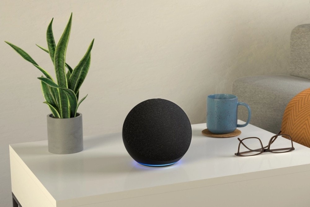 照片中包含了fragen die man alexa nicht fragen sollte、亞馬遜Alexa、智能音箱、亞馬遜迴聲點、亞馬遜網