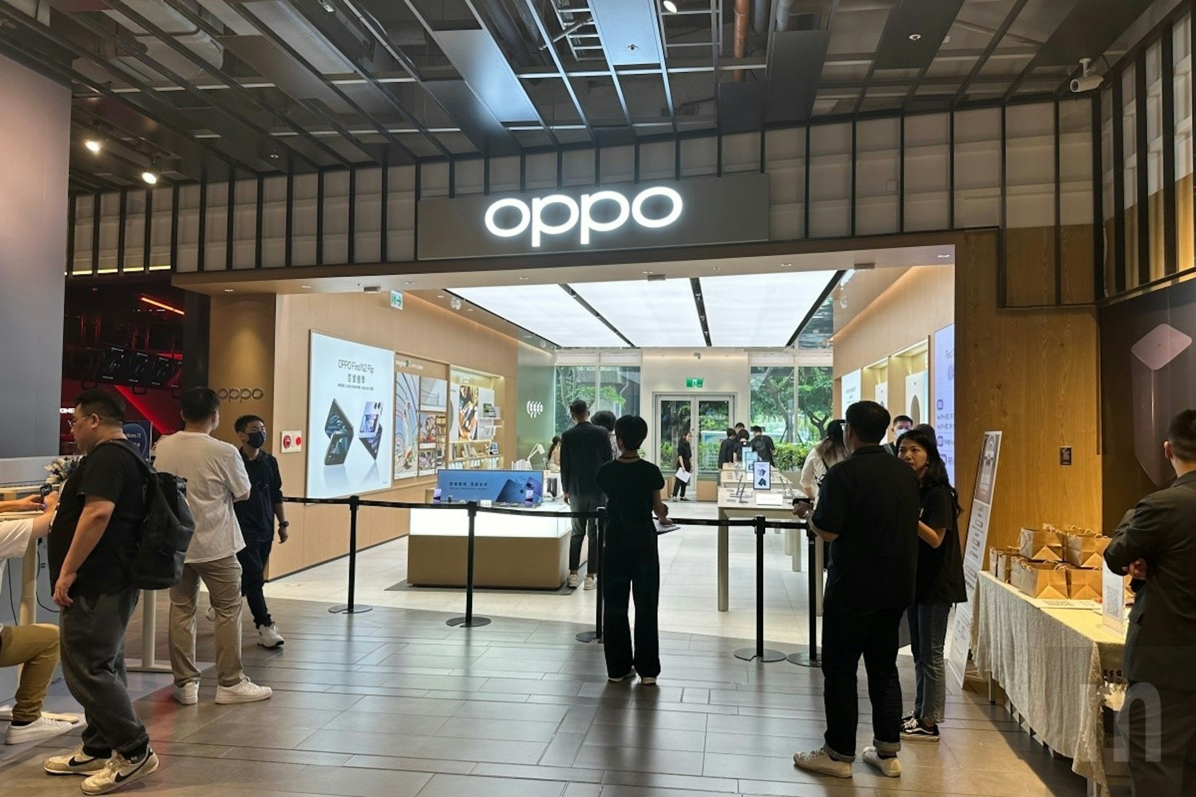 照片中提到了oddo、OPPO F、oddo，跟Oppo有關，包含了展覽、Oppo Find N2 翻蓋 5G 256GB、Oppo、趨勢、零售