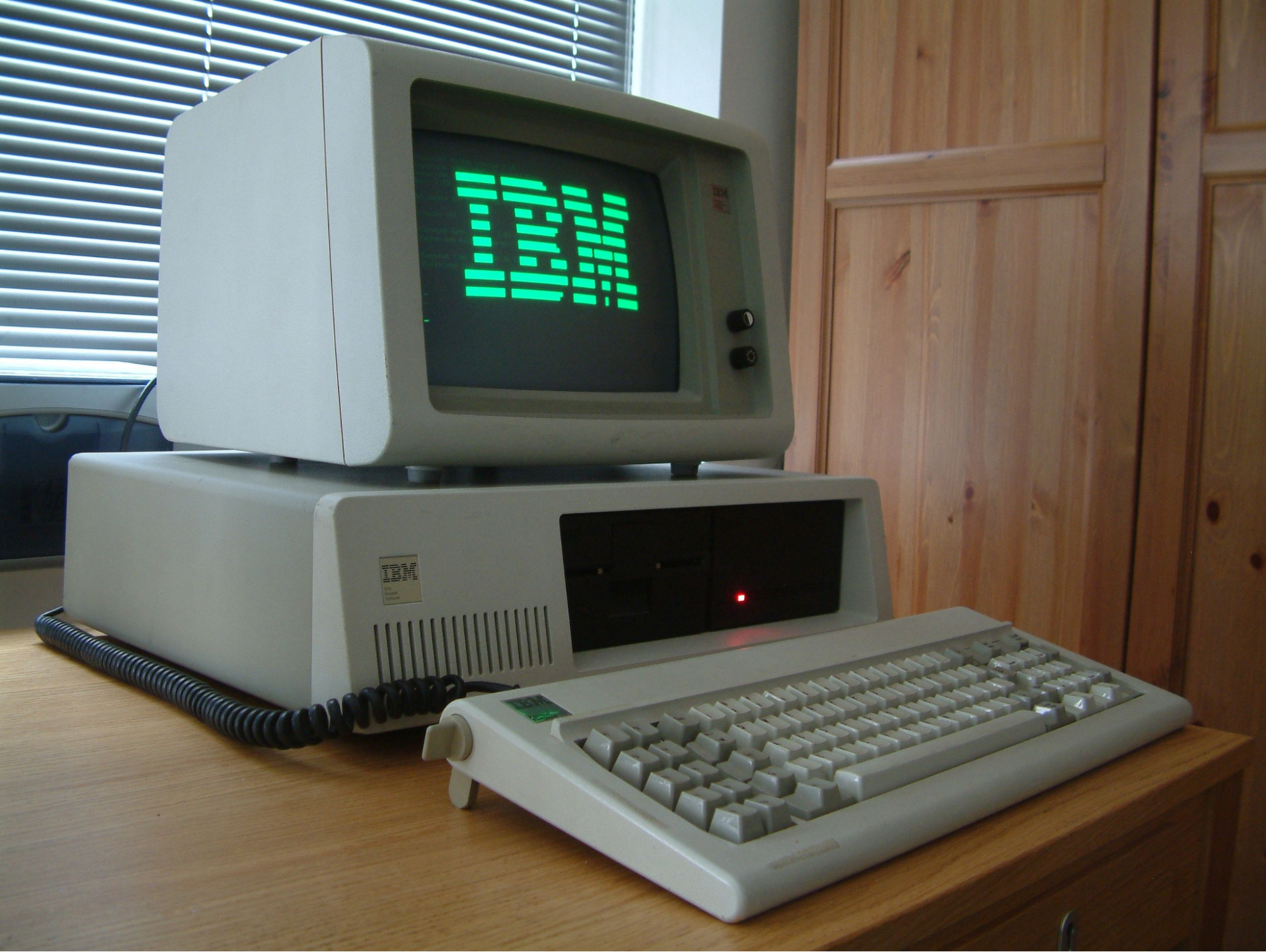照片中提到了IBM、IBM，包含了ibm電腦、IBM個人電腦、IBM公司、IBM 個人電腦 XT、個人電腦